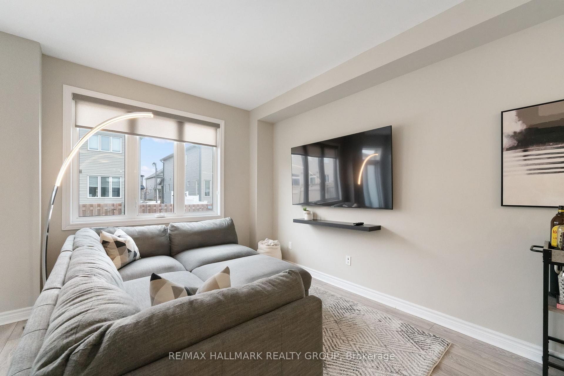Photo 9 of 110 Vendome Street, Ottawa, Avalon West — HOMEH