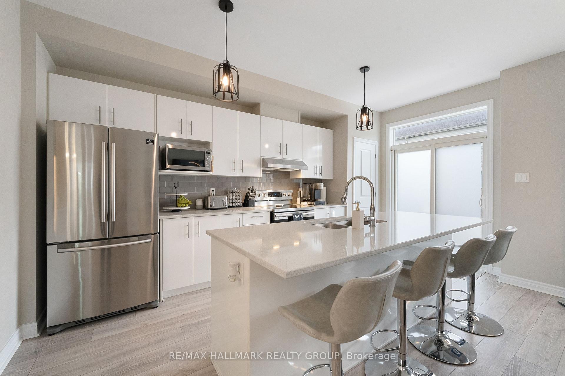 Photo 13 of 110 Vendome Street, Ottawa, Avalon West — HOMEH