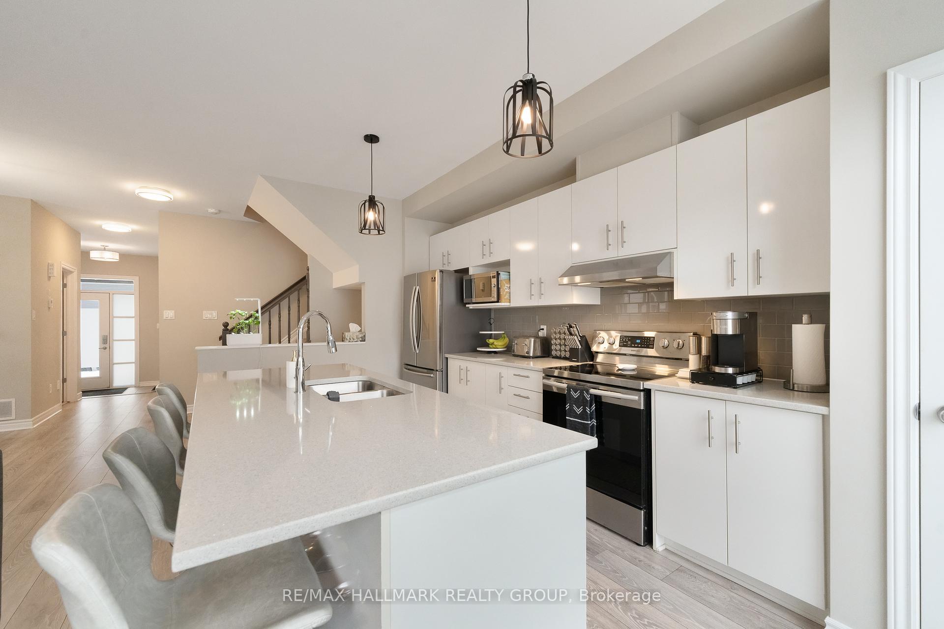 Photo 14 of 110 Vendome Street, Ottawa, Avalon West — HOMEH