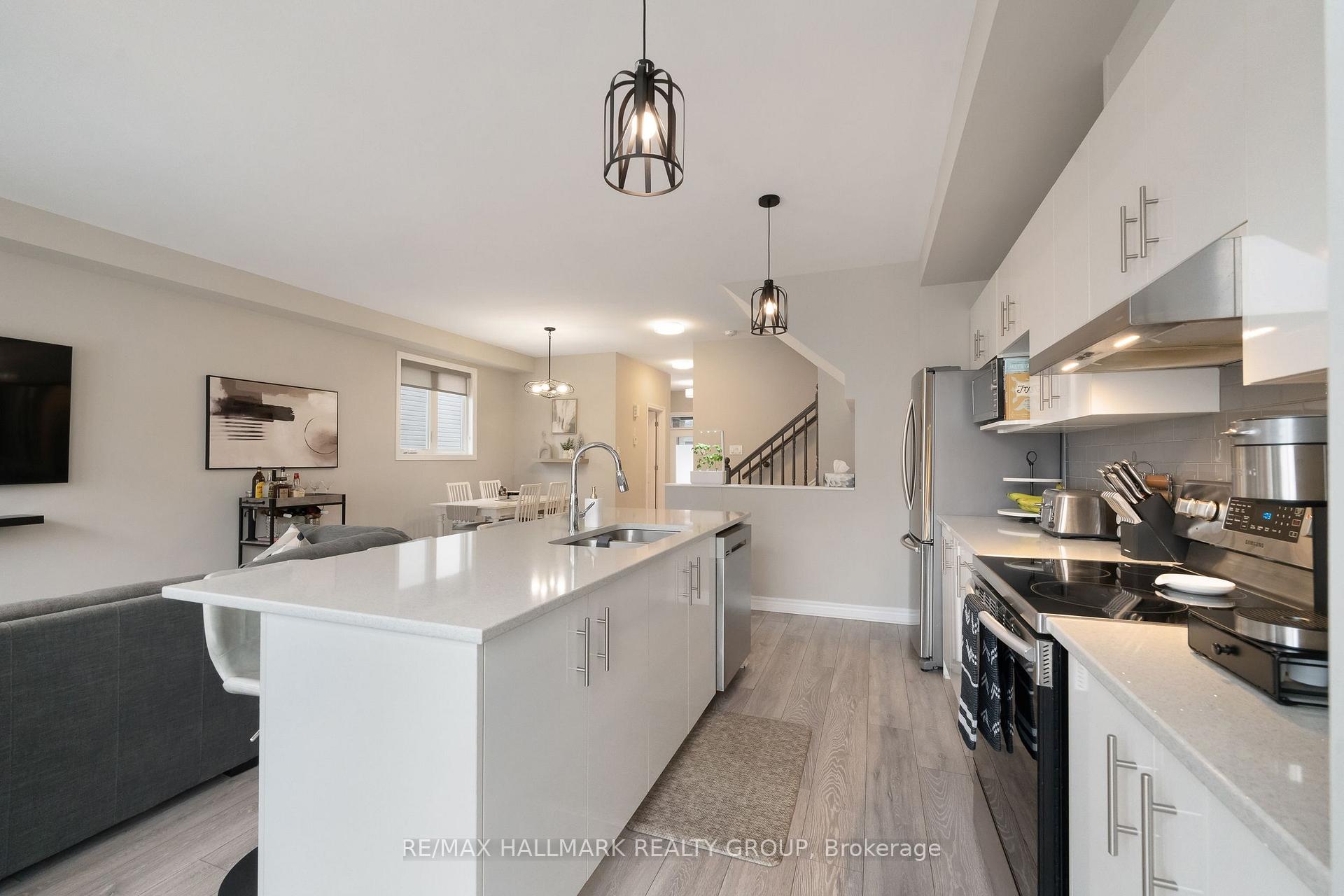 Photo 15 of 110 Vendome Street, Ottawa, Avalon West — HOMEH