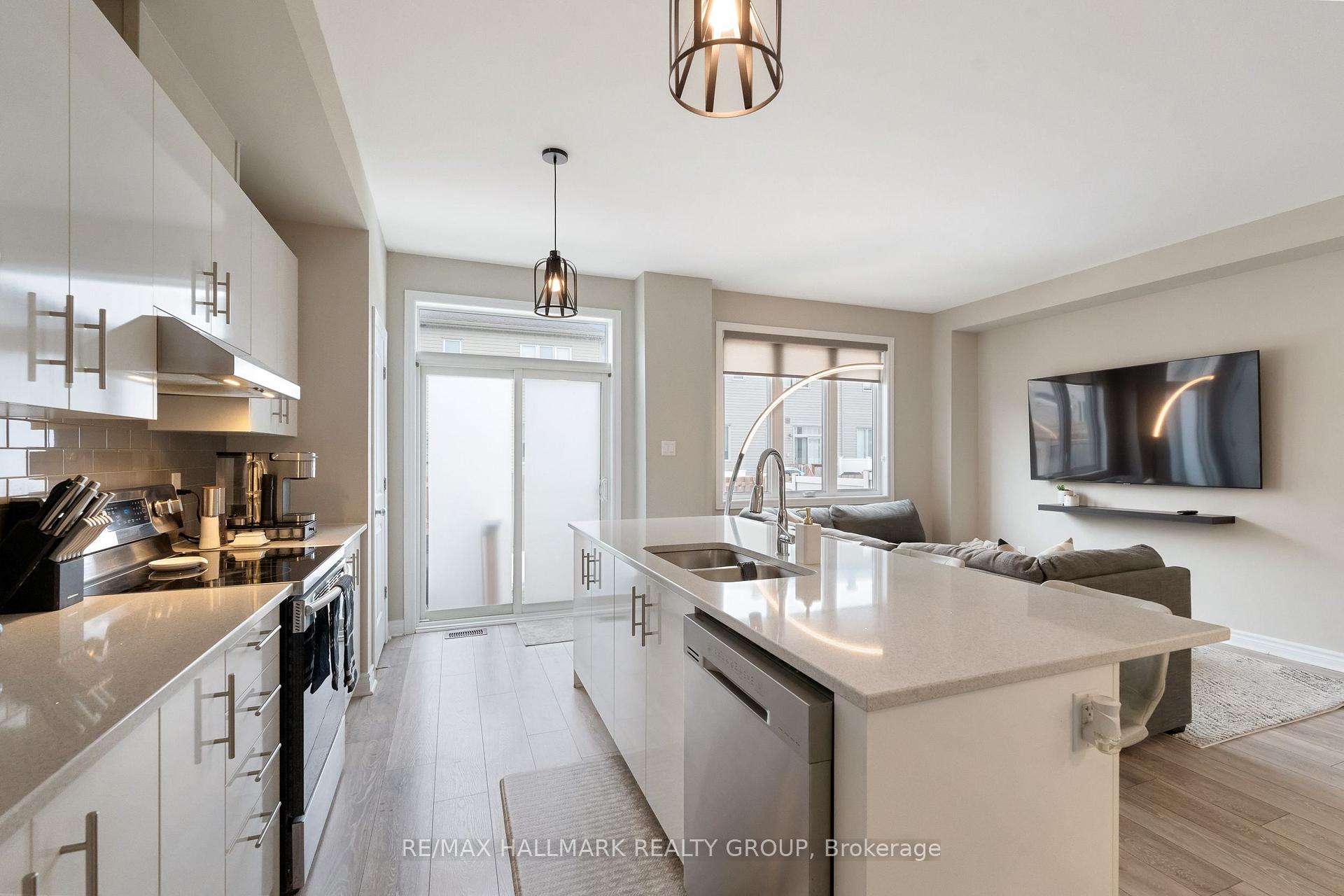 Photo 16 of 110 Vendome Street, Ottawa, Avalon West — HOMEH