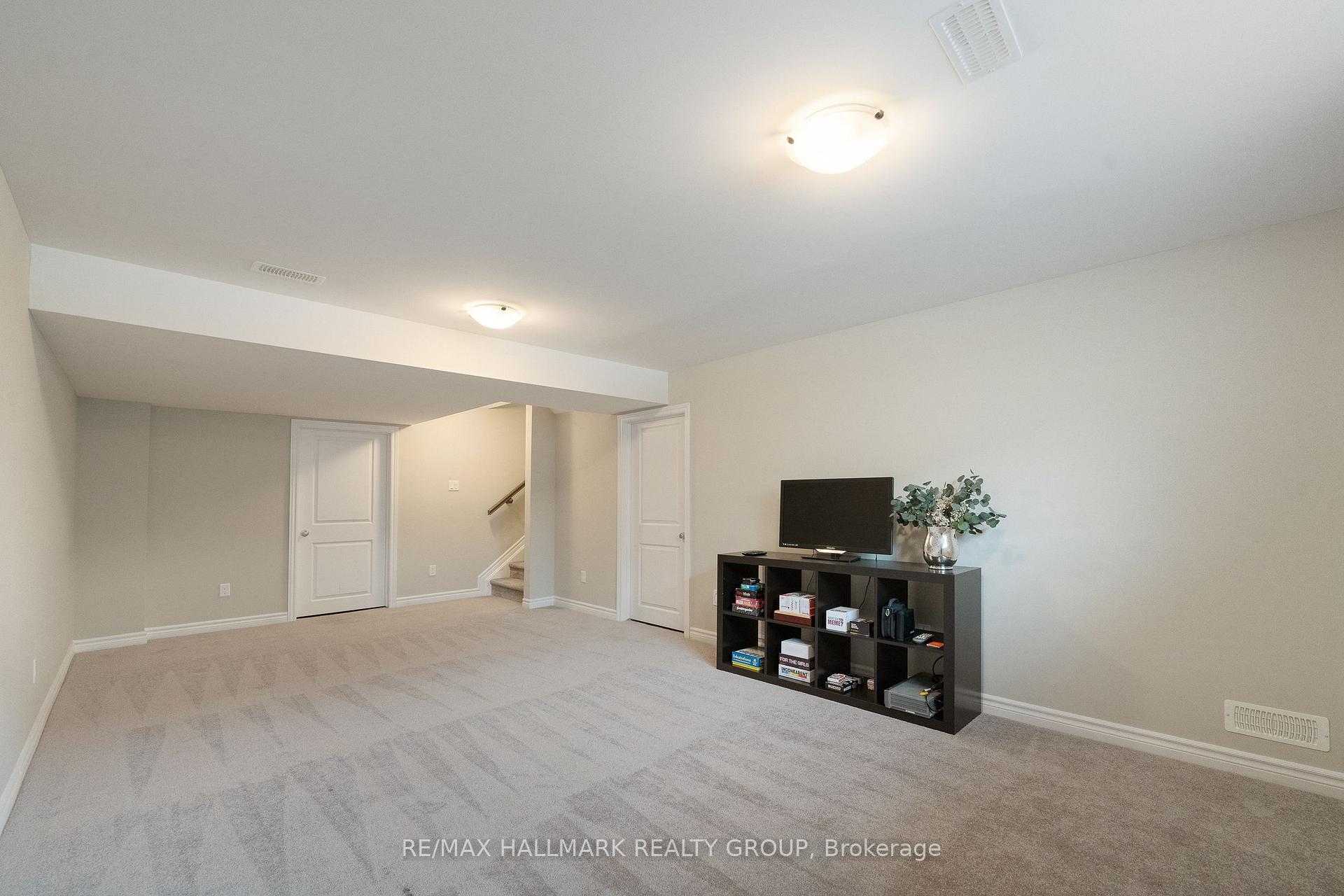 Photo 29 of 110 Vendome Street, Ottawa, Avalon West — HOMEH