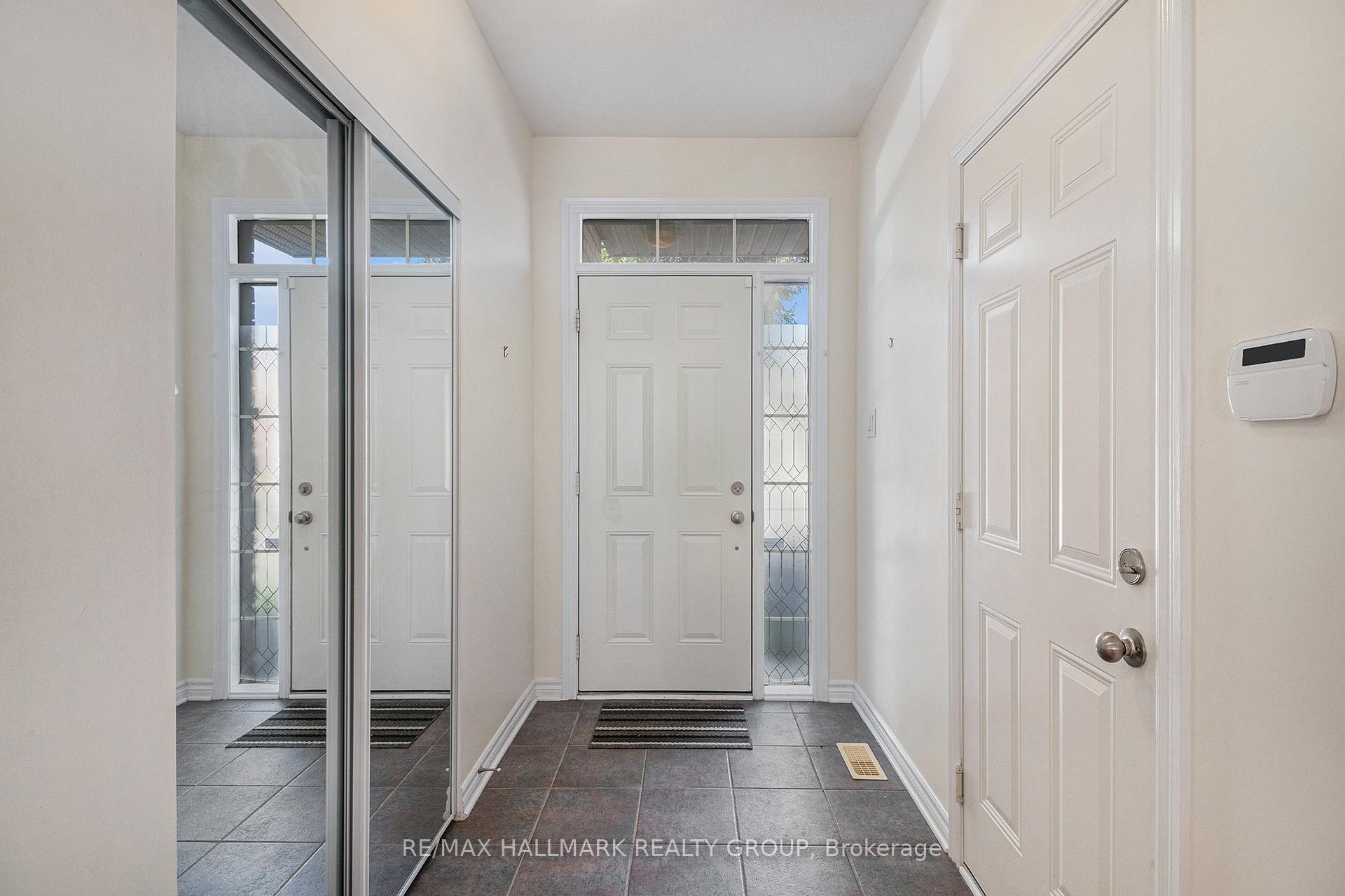 Photo 2 of 192 Felicity Crescent, Ottawa, Mer Bleue/Bradley Estates/Anderson Park — HOMEH