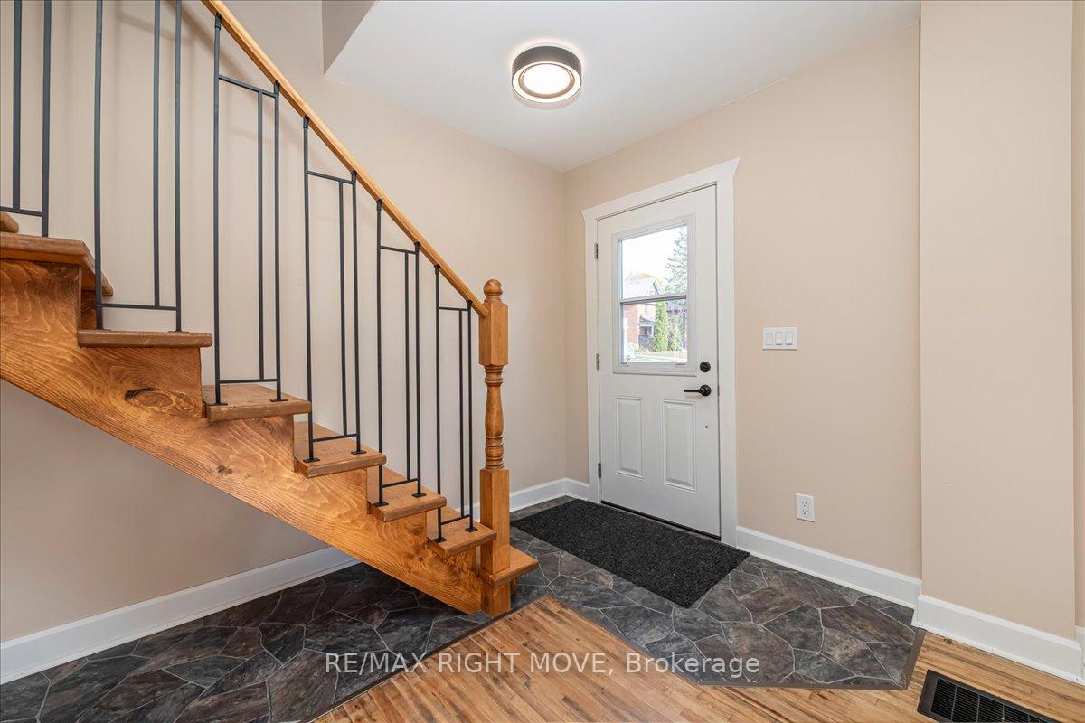 Photo 3 of 89 Douglas Street, Orillia — HOMEH