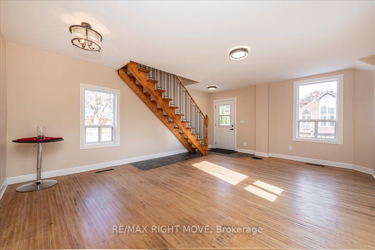 Photo 4 of 89 Douglas Street, Orillia — HOMEH