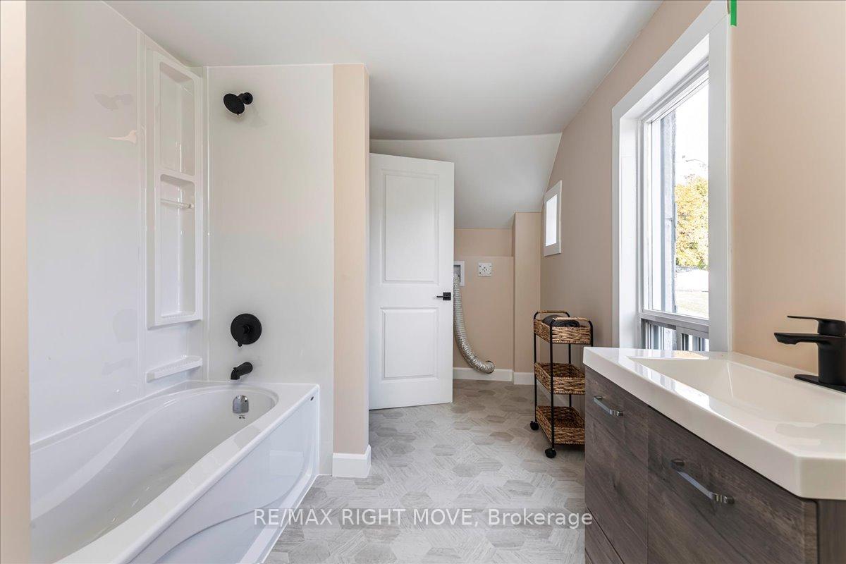 Photo 24 of 89 Douglas Street, Orillia — HOMEH