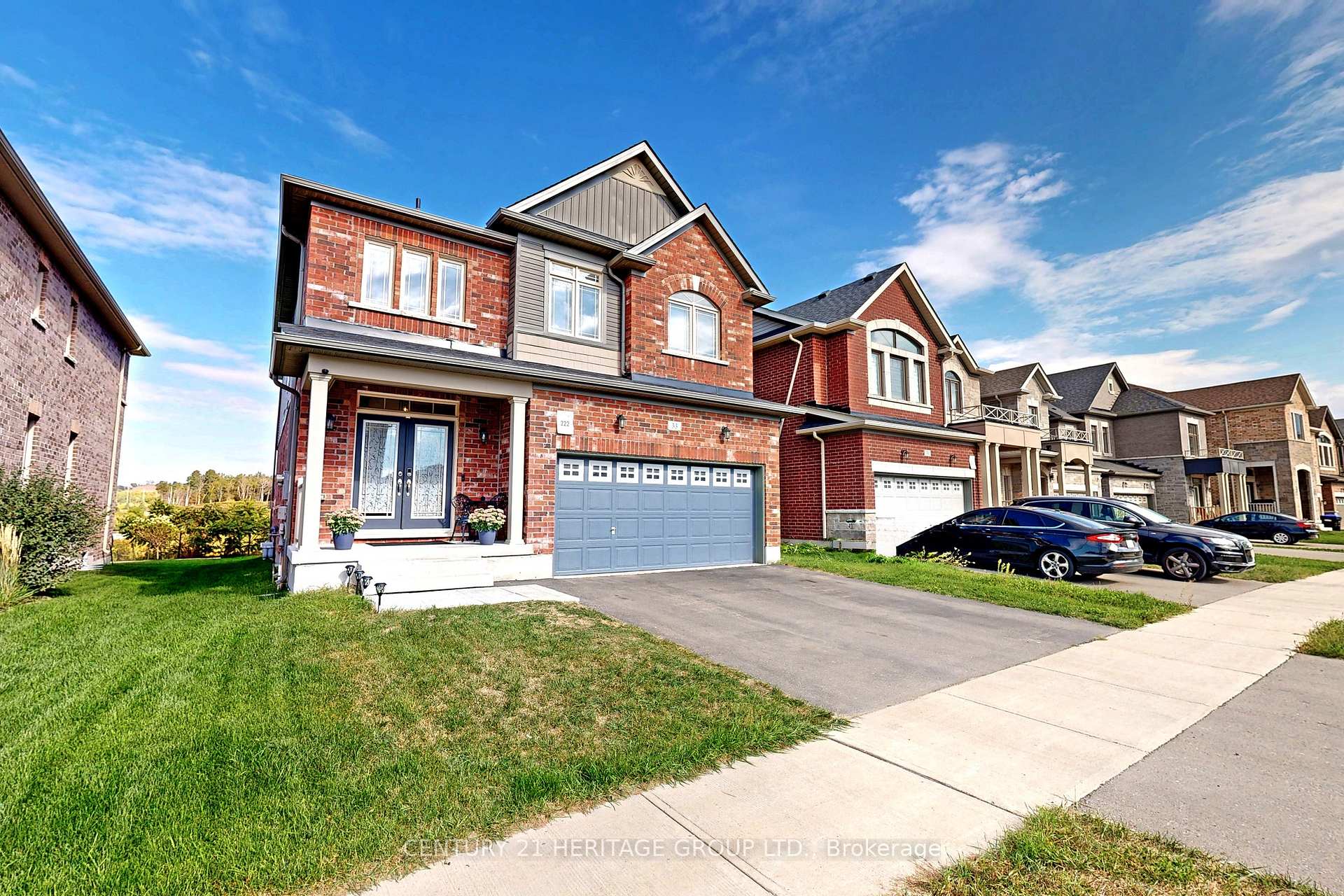 Photo 2 of 33 Lorne Thomas Place, New Tecumseth, Alliston — HOMEH