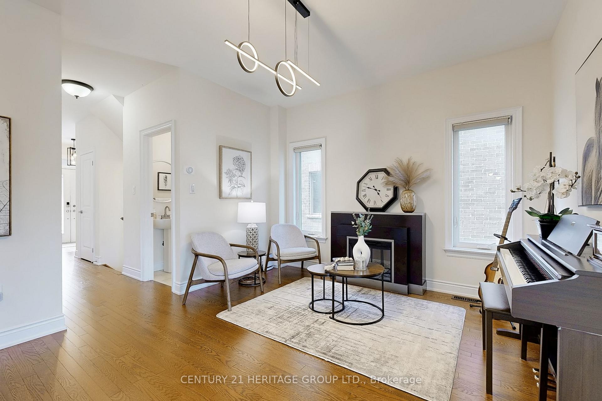 Photo 6 of 33 Lorne Thomas Place, New Tecumseth, Alliston — HOMEH