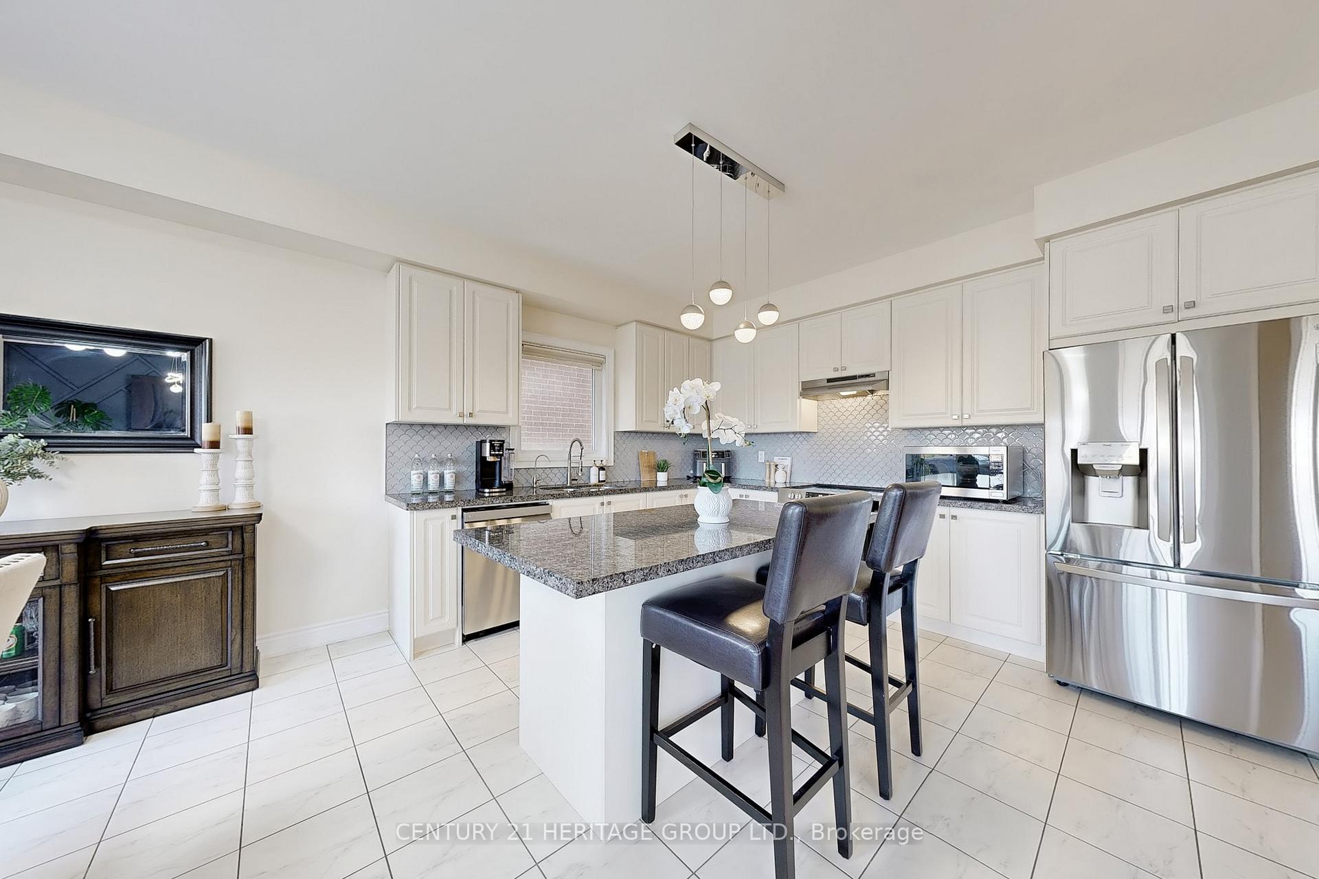 Photo 14 of 33 Lorne Thomas Place, New Tecumseth, Alliston — HOMEH