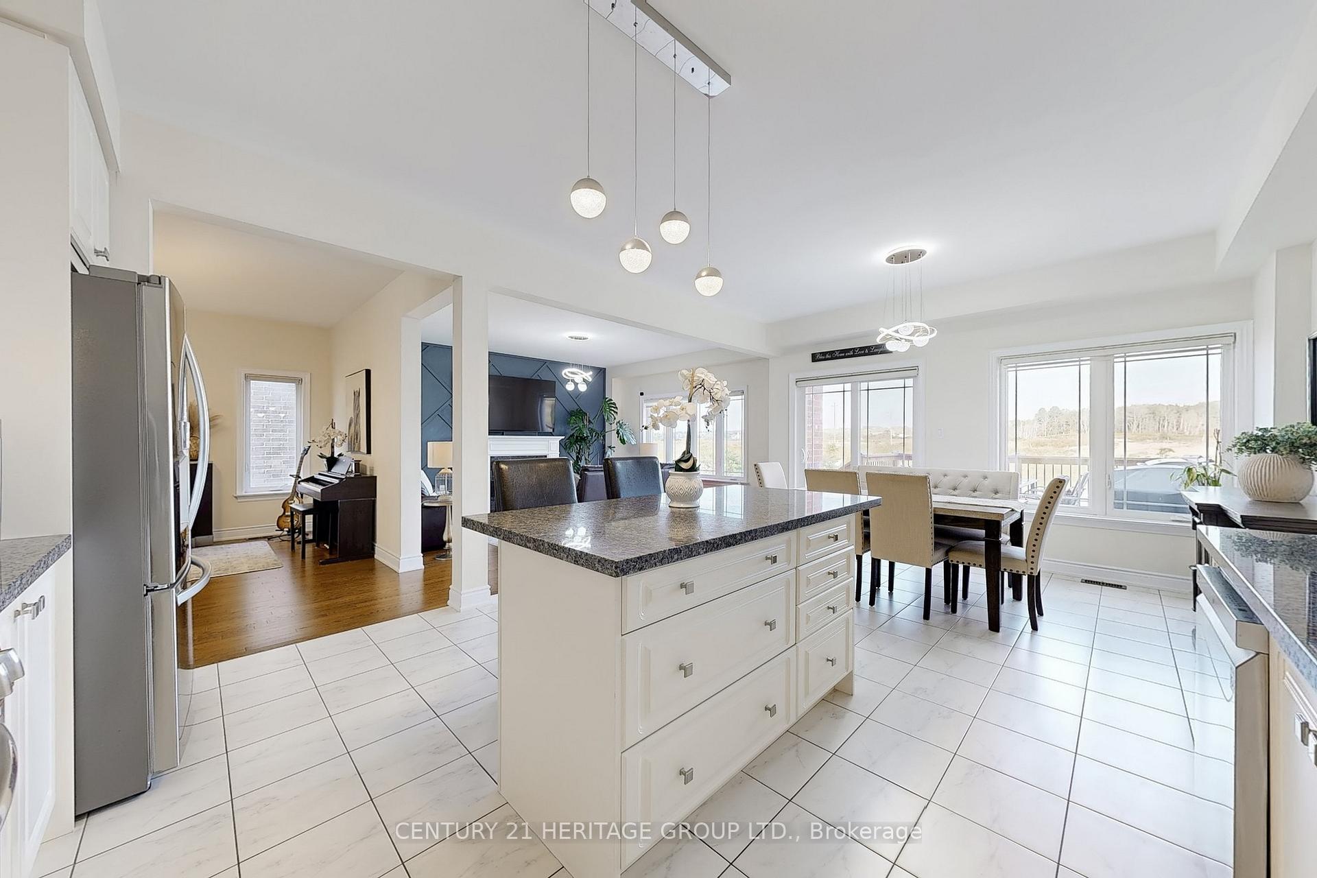 Photo 15 of 33 Lorne Thomas Place, New Tecumseth, Alliston — HOMEH