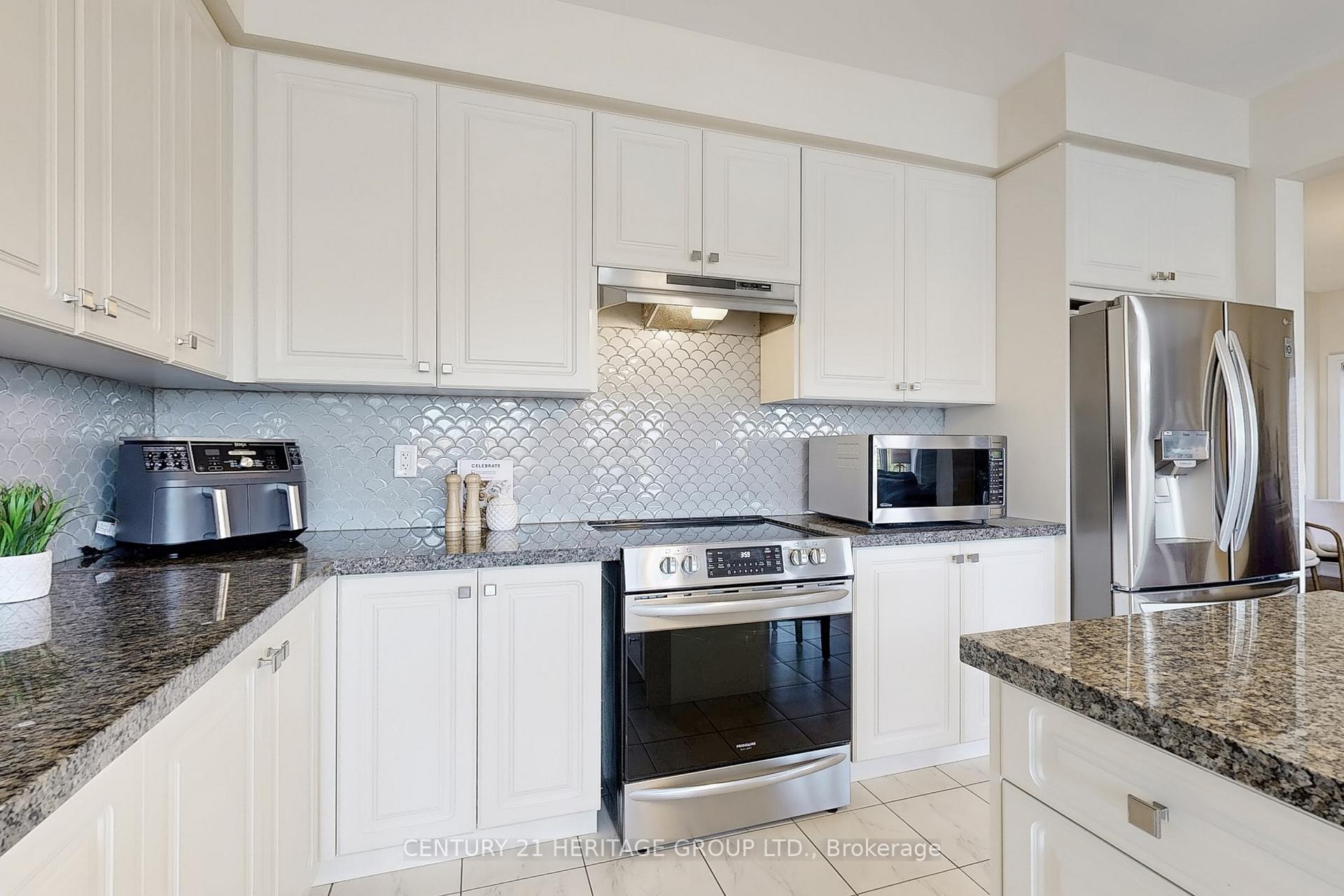 Photo 16 of 33 Lorne Thomas Place, New Tecumseth, Alliston — HOMEH