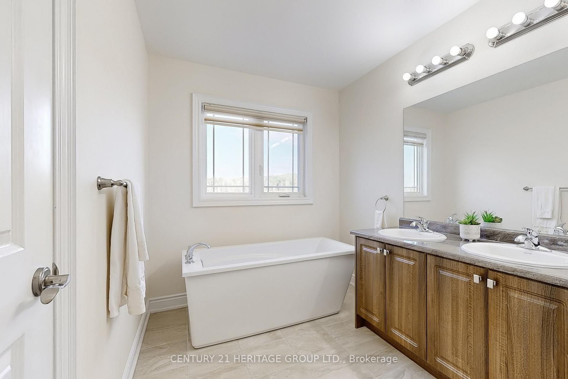 Photo 29 of 33 Lorne Thomas Place, New Tecumseth, Alliston — HOMEH