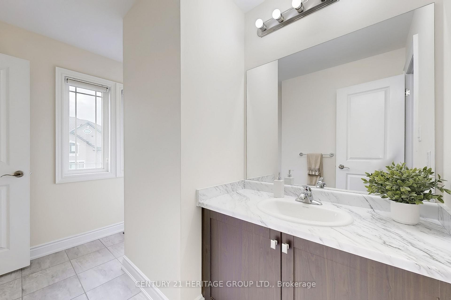Photo 41 of 33 Lorne Thomas Place, New Tecumseth, Alliston — HOMEH