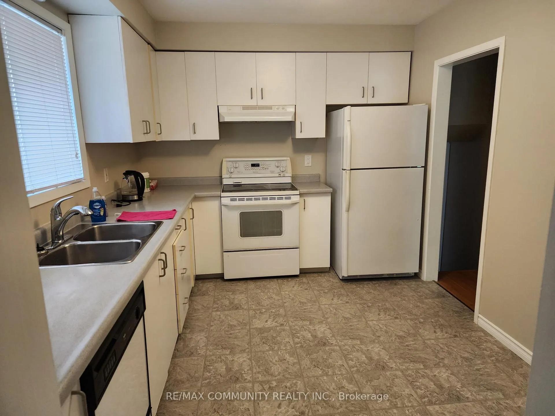 Photo 2 of 612 Dundee Avenue, Oshawa, McLaughlin — HOMEH