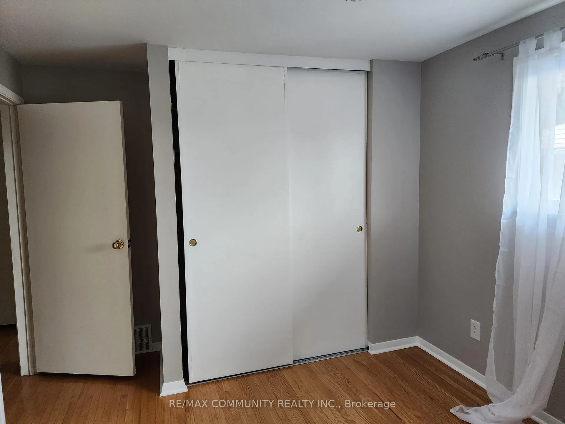 Photo 4 of 612 Dundee Avenue, Oshawa, McLaughlin — HOMEH