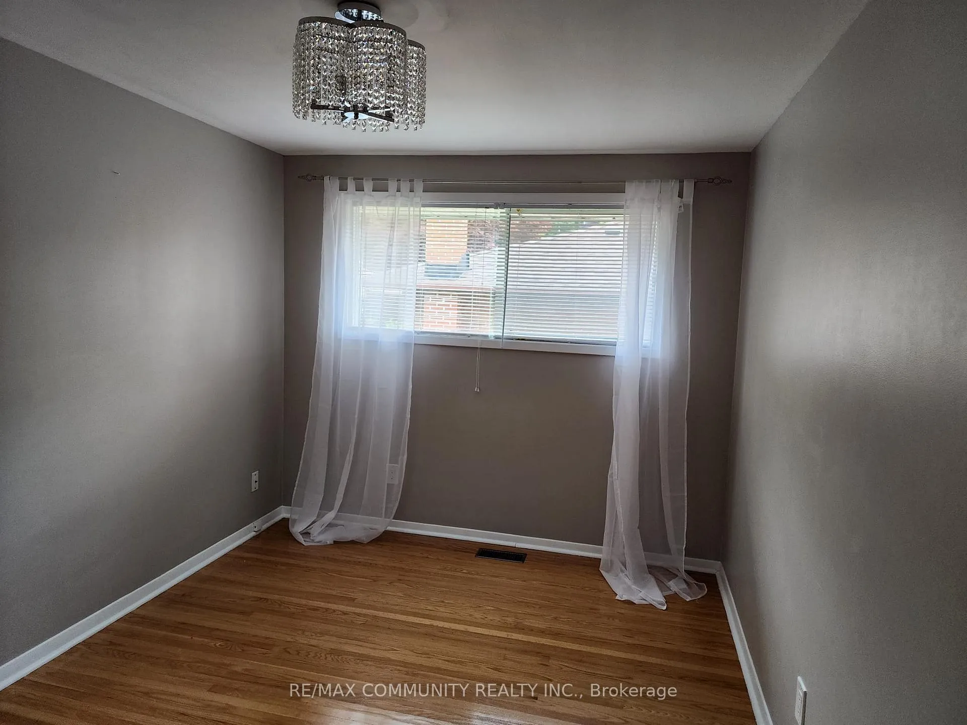 Photo 5 of 612 Dundee Avenue, Oshawa, McLaughlin — HOMEH
