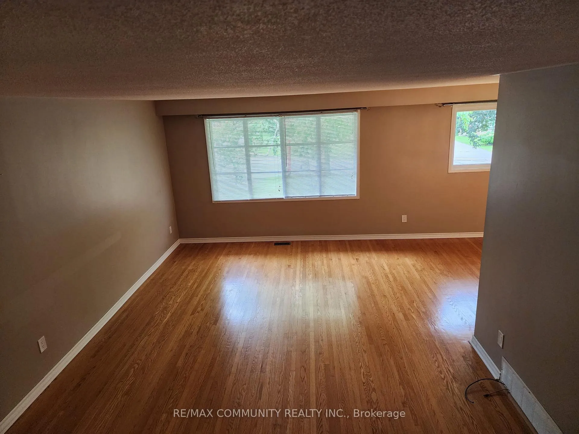 Photo 12 of 612 Dundee Avenue, Oshawa, McLaughlin — HOMEH