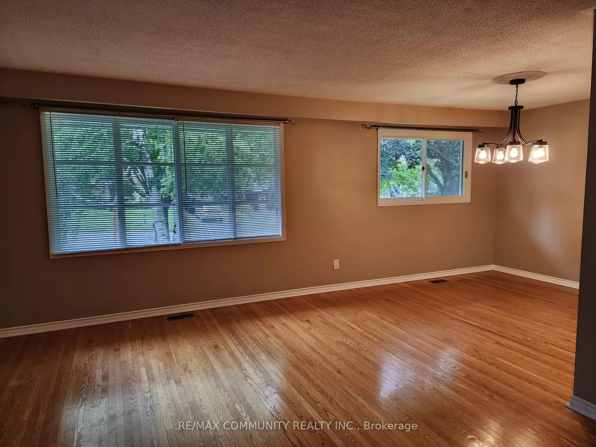 Photo 14 of 612 Dundee Avenue, Oshawa, McLaughlin — HOMEH
