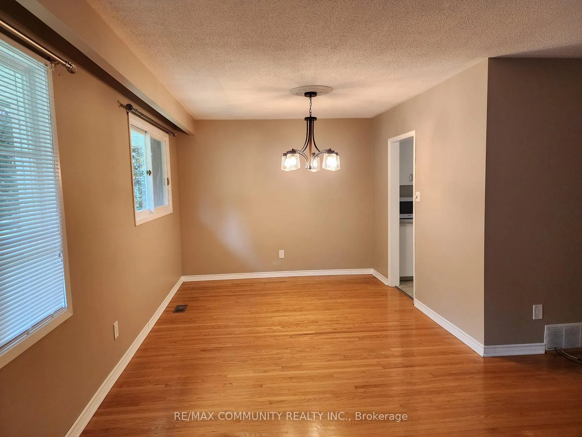 Photo 15 of 612 Dundee Avenue, Oshawa, McLaughlin — HOMEH