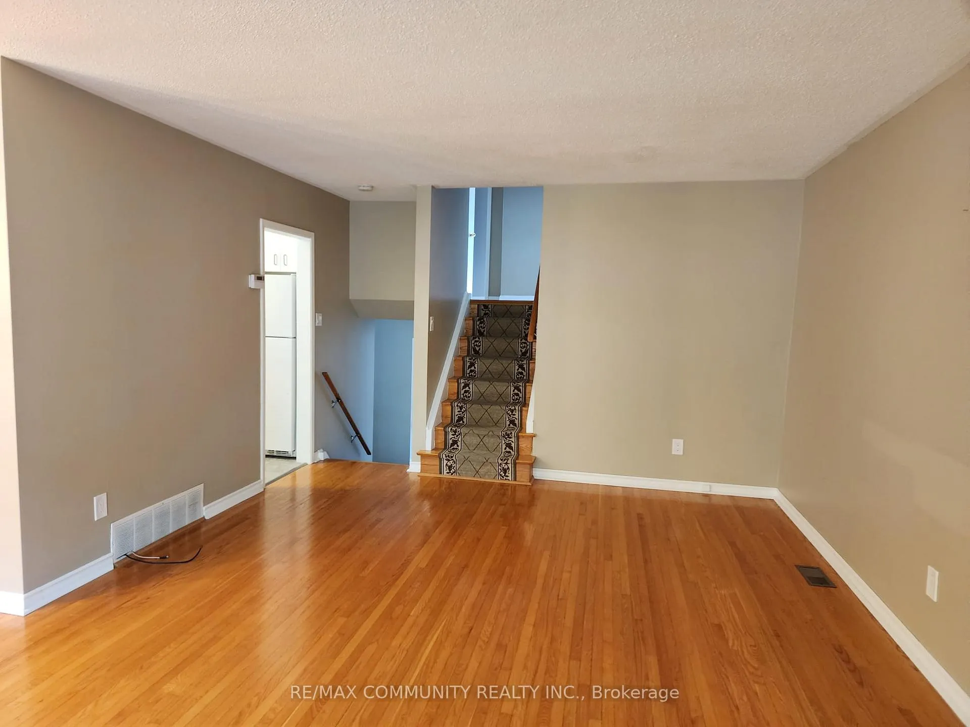 Photo 16 of 612 Dundee Avenue, Oshawa, McLaughlin — HOMEH
