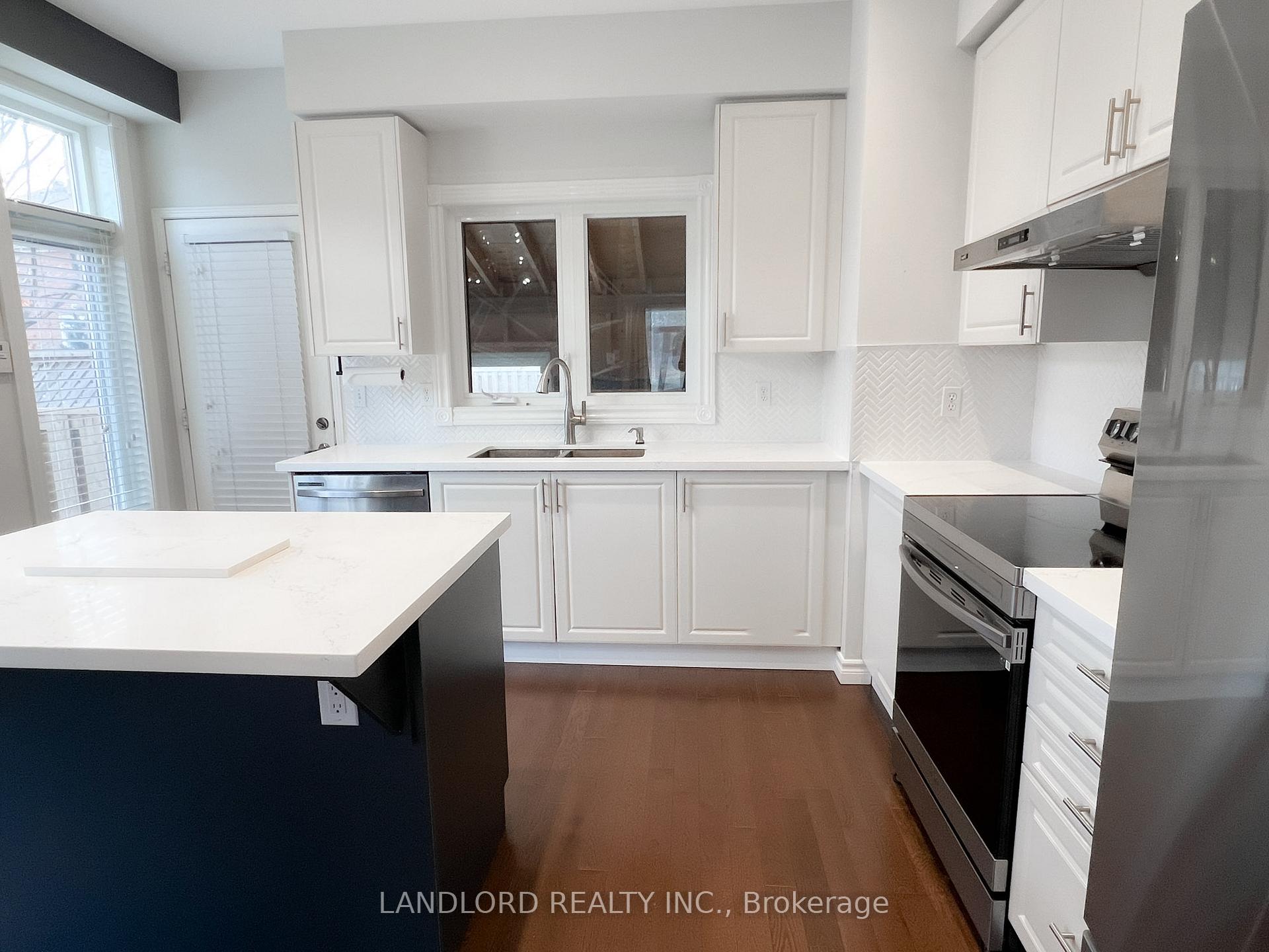 Photo 2 of 129 Bur Oak Avenue, Markham, Berczy — HOMEH