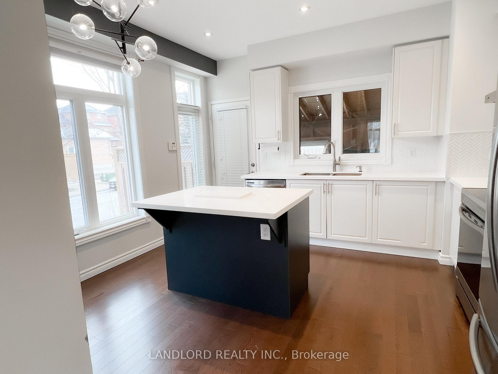 Photo 3 of 129 Bur Oak Avenue, Markham, Berczy — HOMEH
