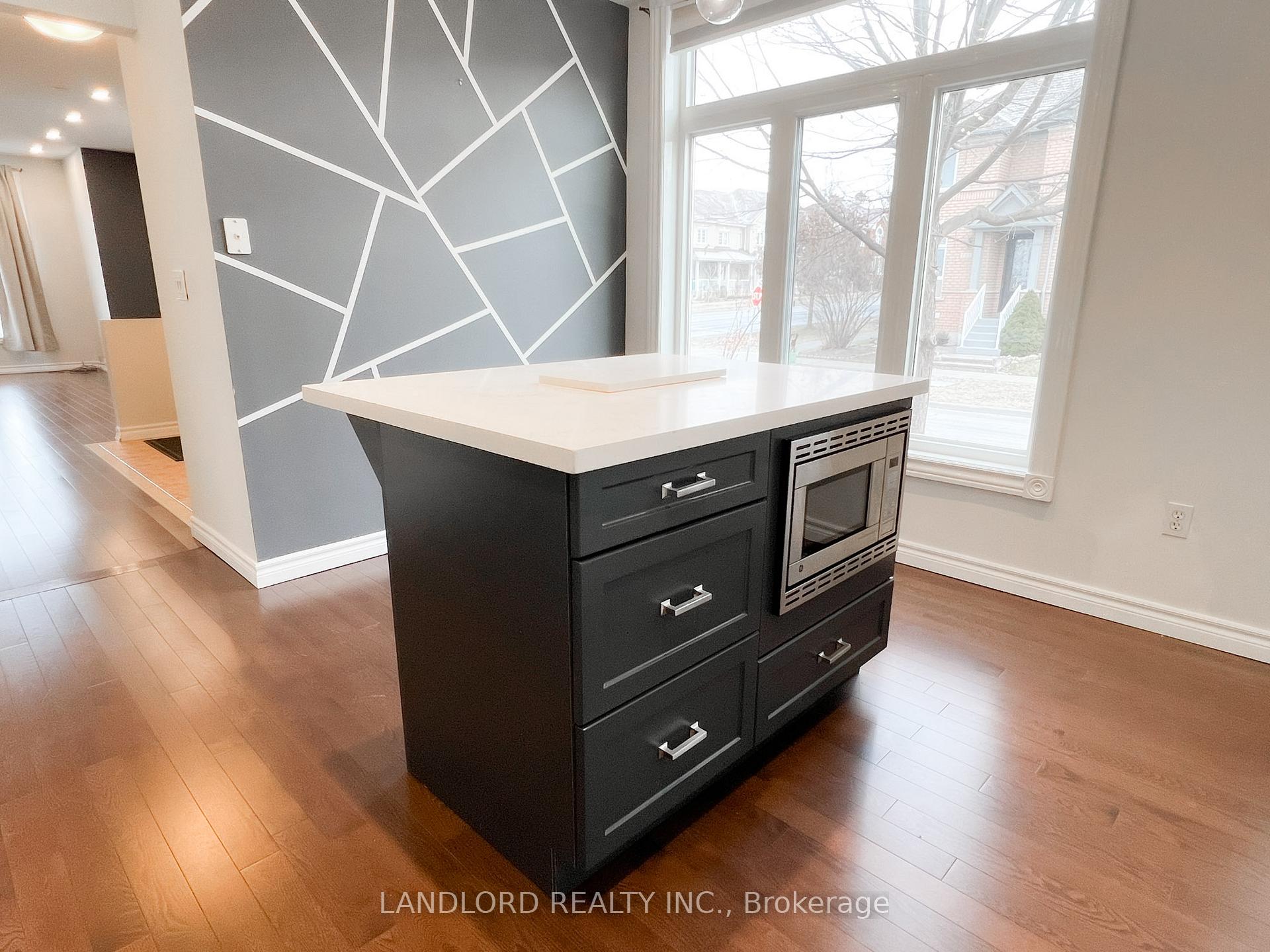 Photo 4 of 129 Bur Oak Avenue, Markham, Berczy — HOMEH