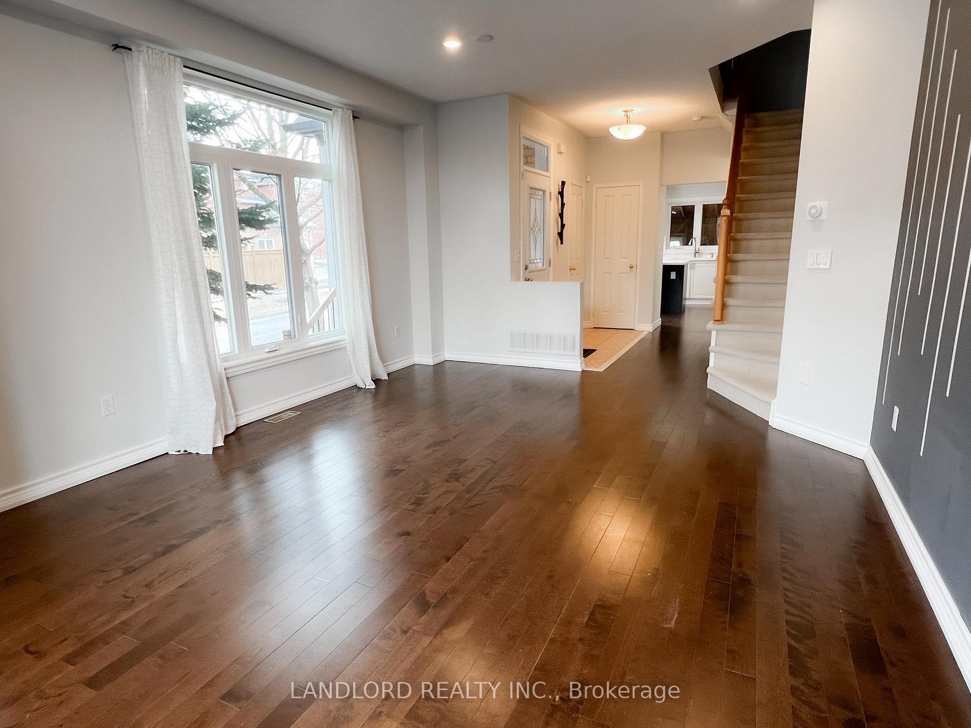 Photo 8 of 129 Bur Oak Avenue, Markham, Berczy — HOMEH