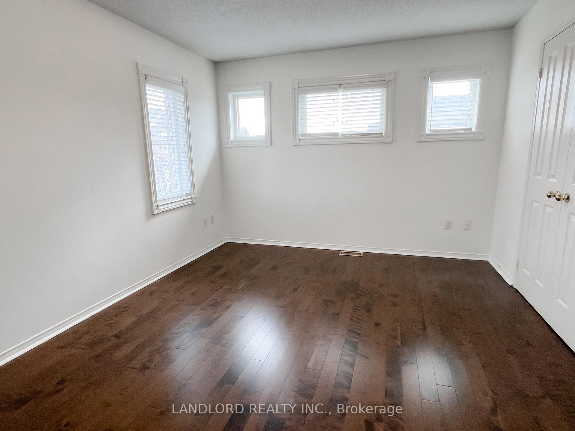 Photo 12 of 129 Bur Oak Avenue, Markham, Berczy — HOMEH