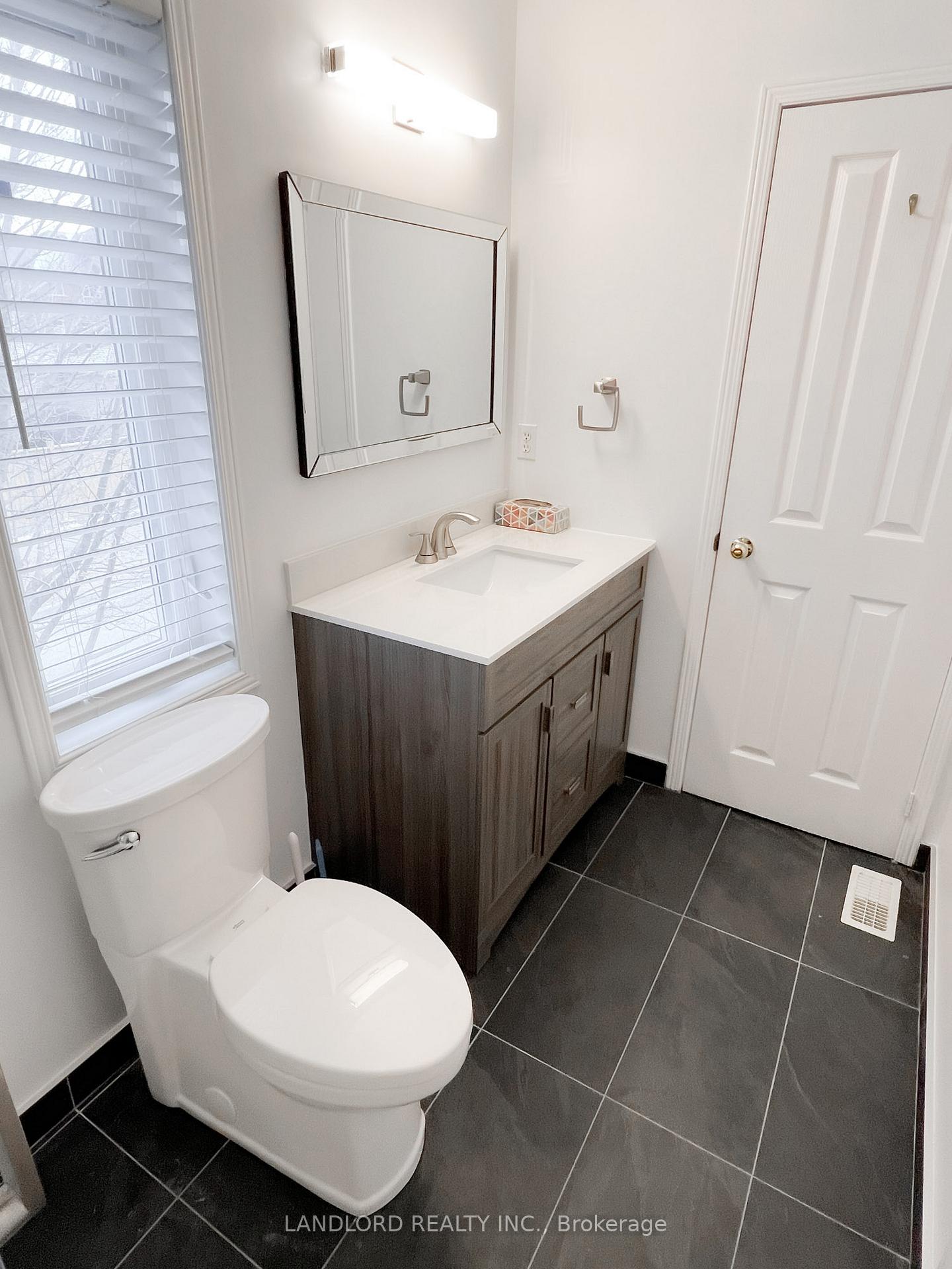 Photo 15 of 129 Bur Oak Avenue, Markham, Berczy — HOMEH