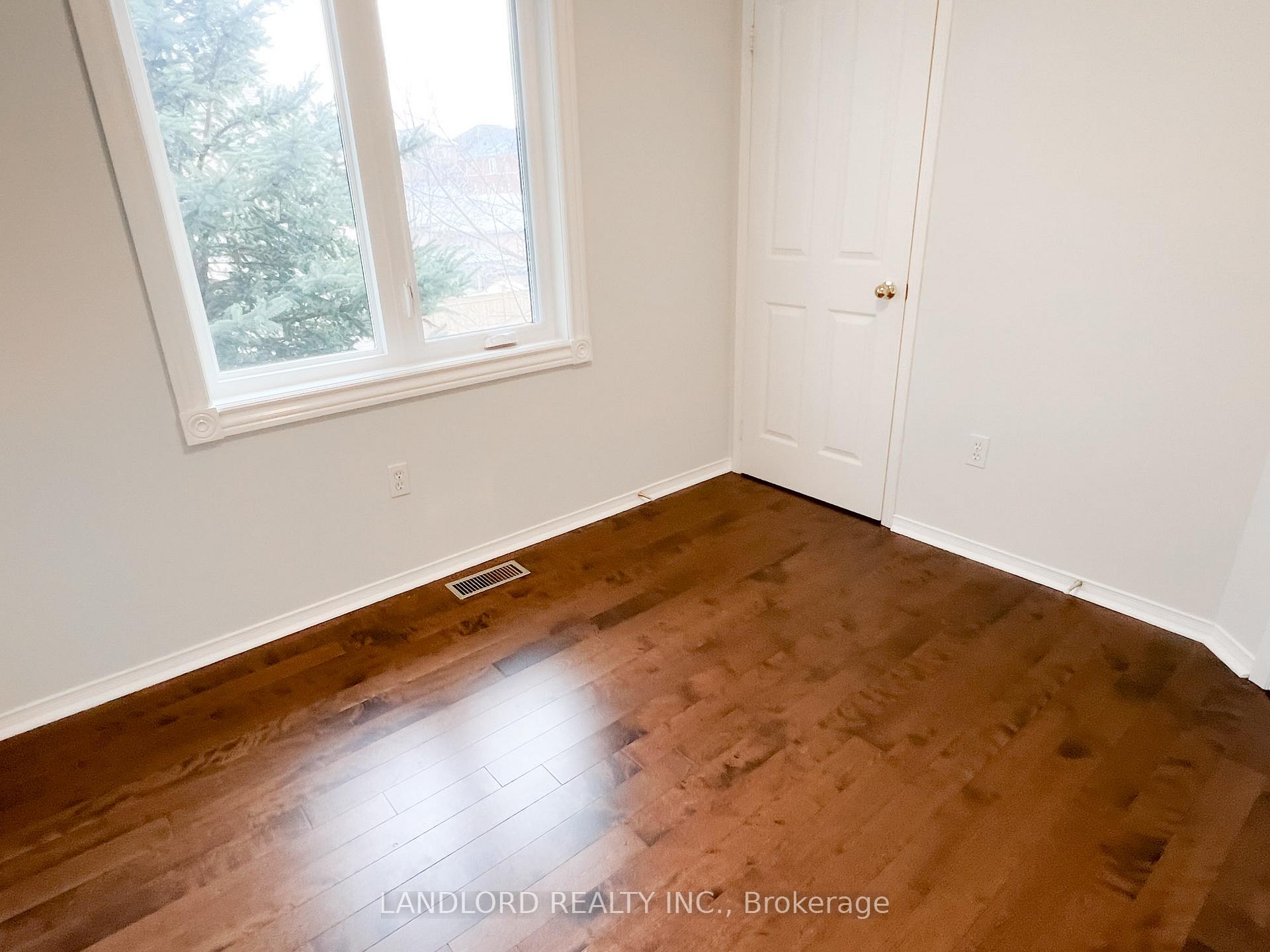 Photo 18 of 129 Bur Oak Avenue, Markham, Berczy — HOMEH
