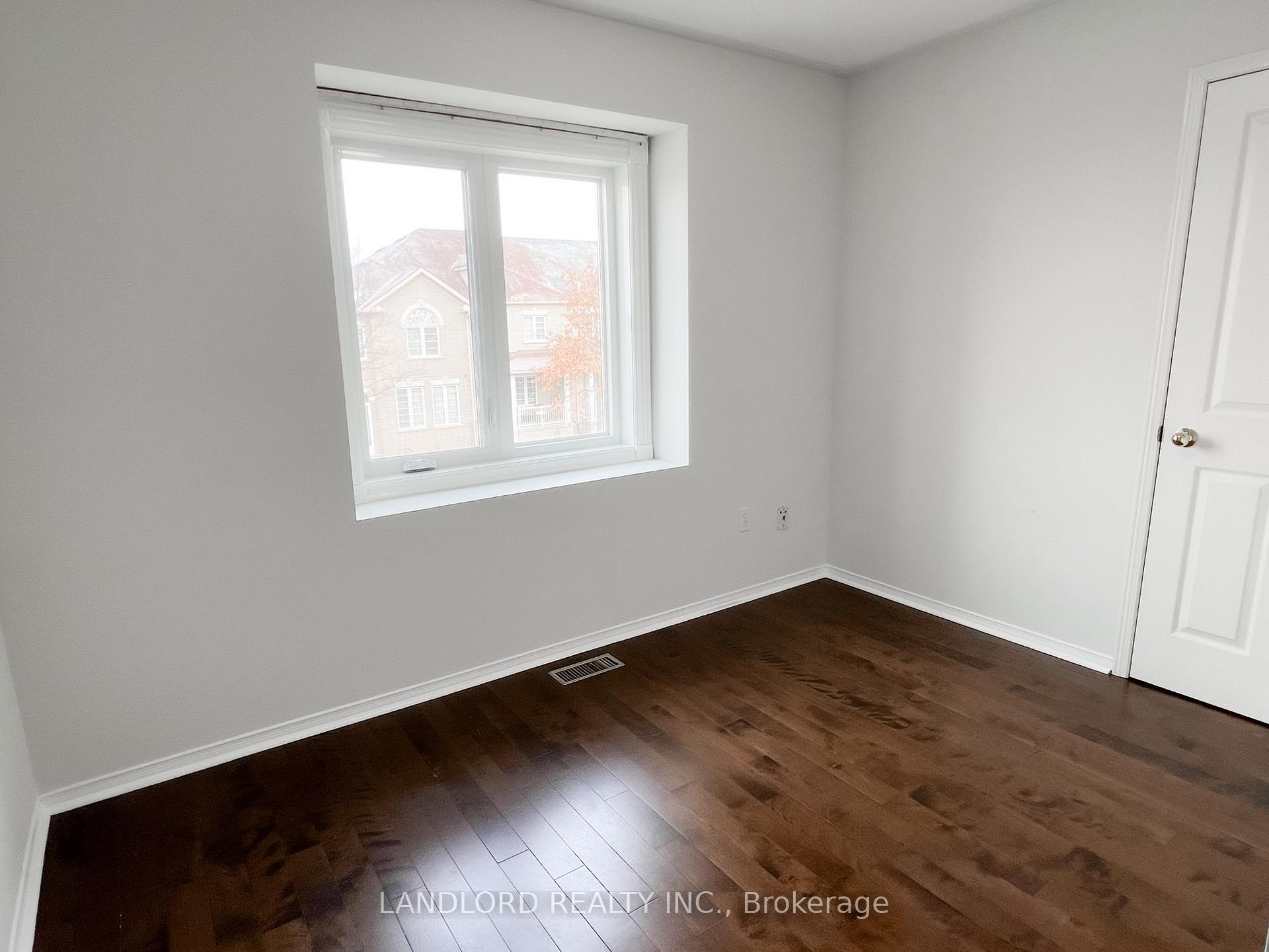 Photo 20 of 129 Bur Oak Avenue, Markham, Berczy — HOMEH