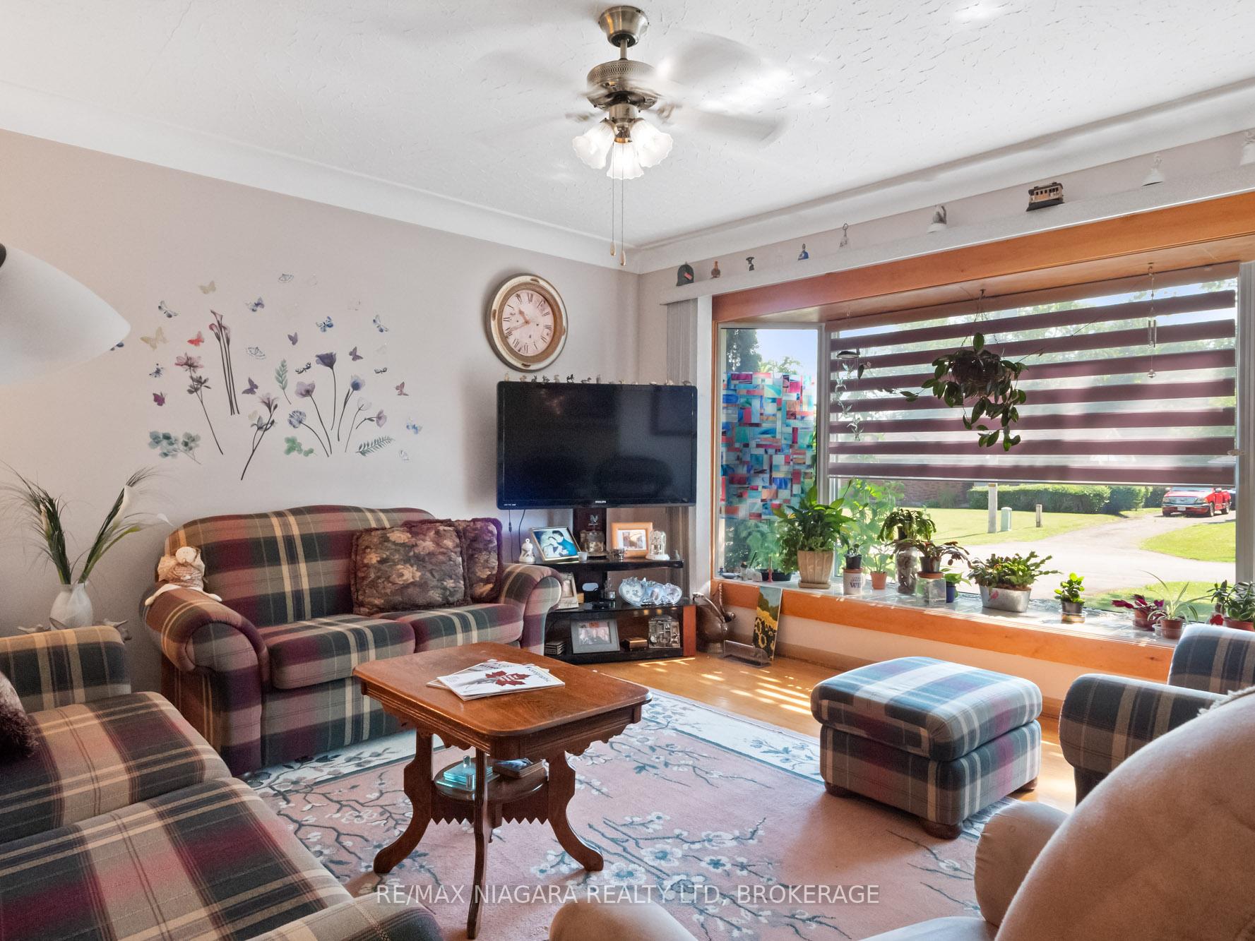 Photo 11 of 22 Lorimer Street, Pelham, Fonthill — HOMEH