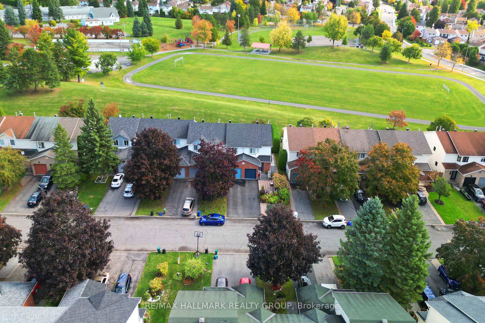 Photo 2 of 1415 Caravel Crescent, Ottawa, Bilberry Creek/Queenswood Heights — HOMEH