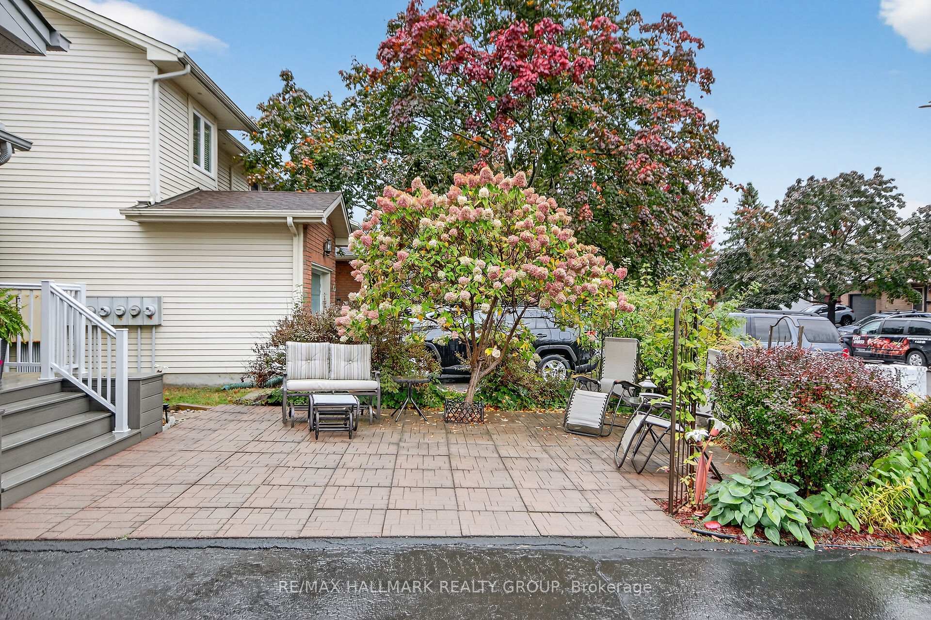 Photo 4 of 1415 Caravel Crescent, Ottawa, Bilberry Creek/Queenswood Heights — HOMEH