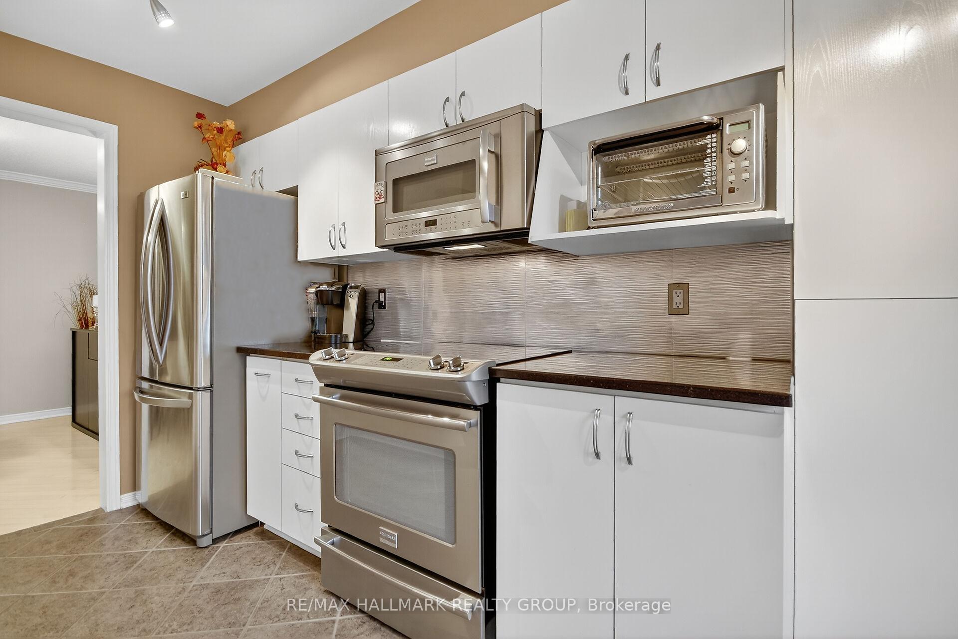 Photo 19 of 1415 Caravel Crescent, Ottawa, Bilberry Creek/Queenswood Heights — HOMEH