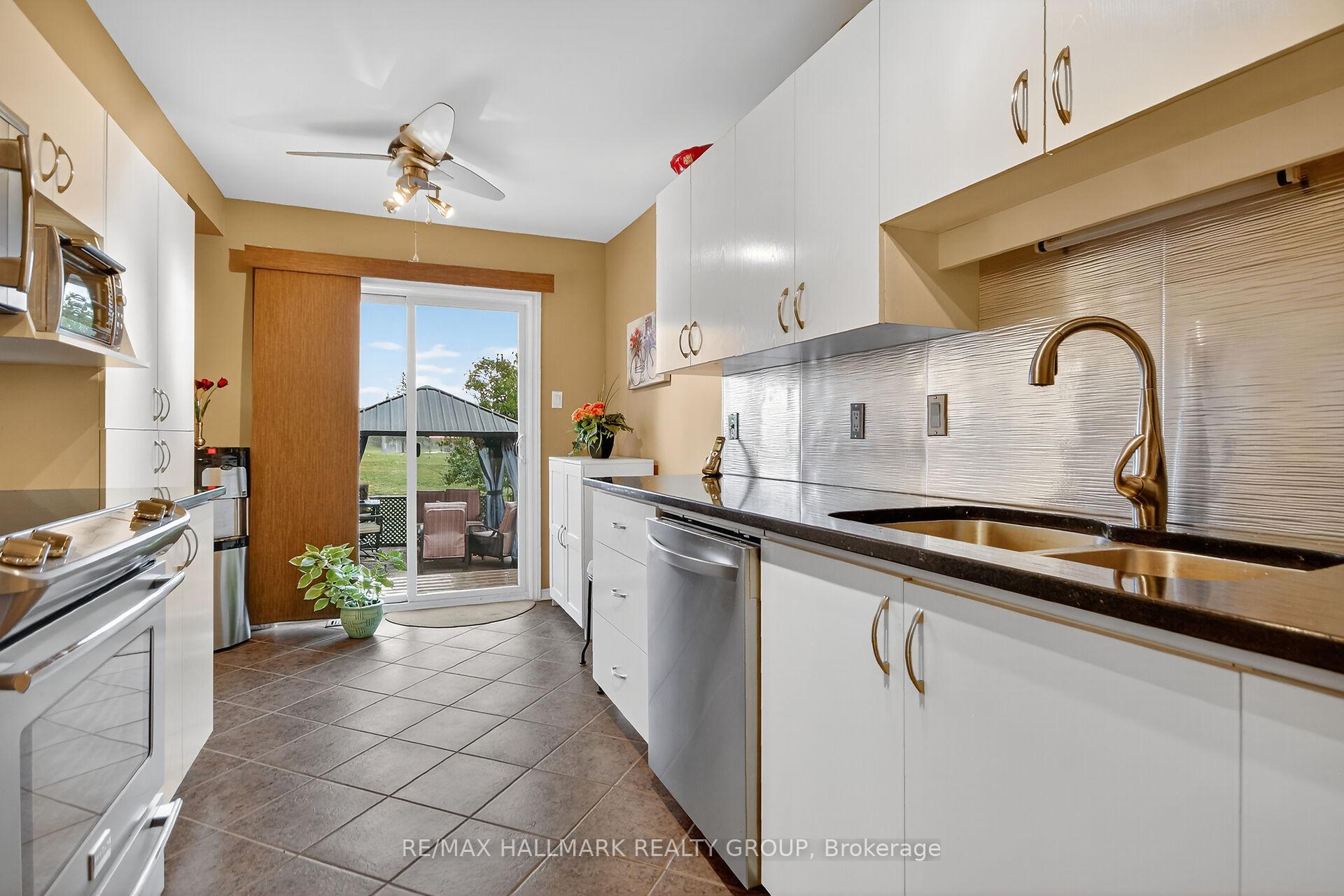 Photo 20 of 1415 Caravel Crescent, Ottawa, Bilberry Creek/Queenswood Heights — HOMEH