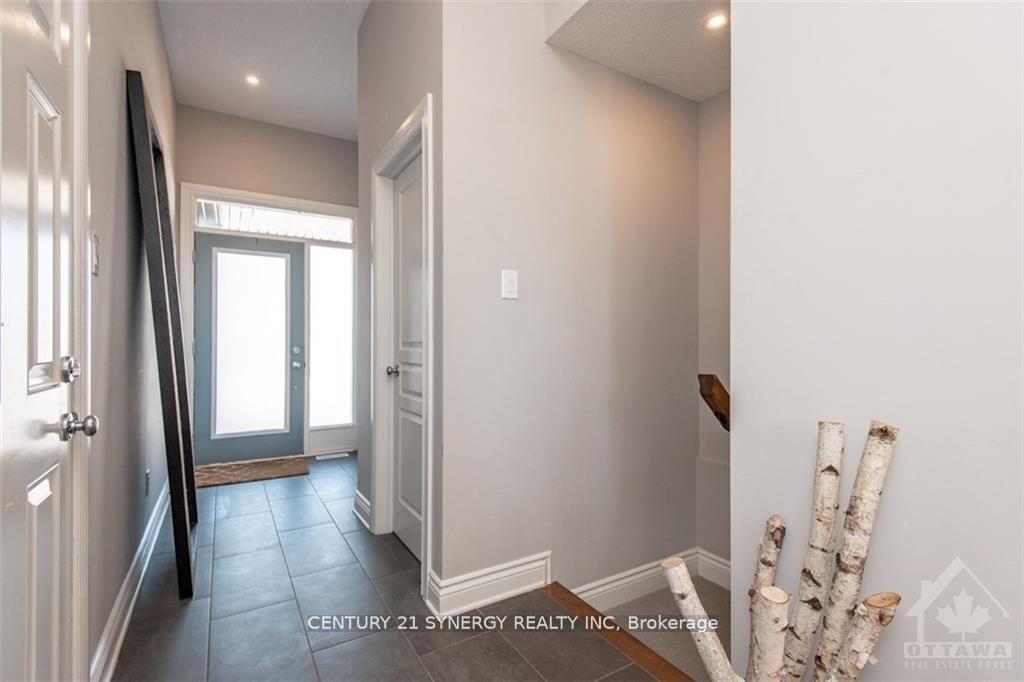Photo 4 of 304 Melodie St Street, Ottawa, Mer Bleue/Bradley Estates/Anderson Park — HOMEH