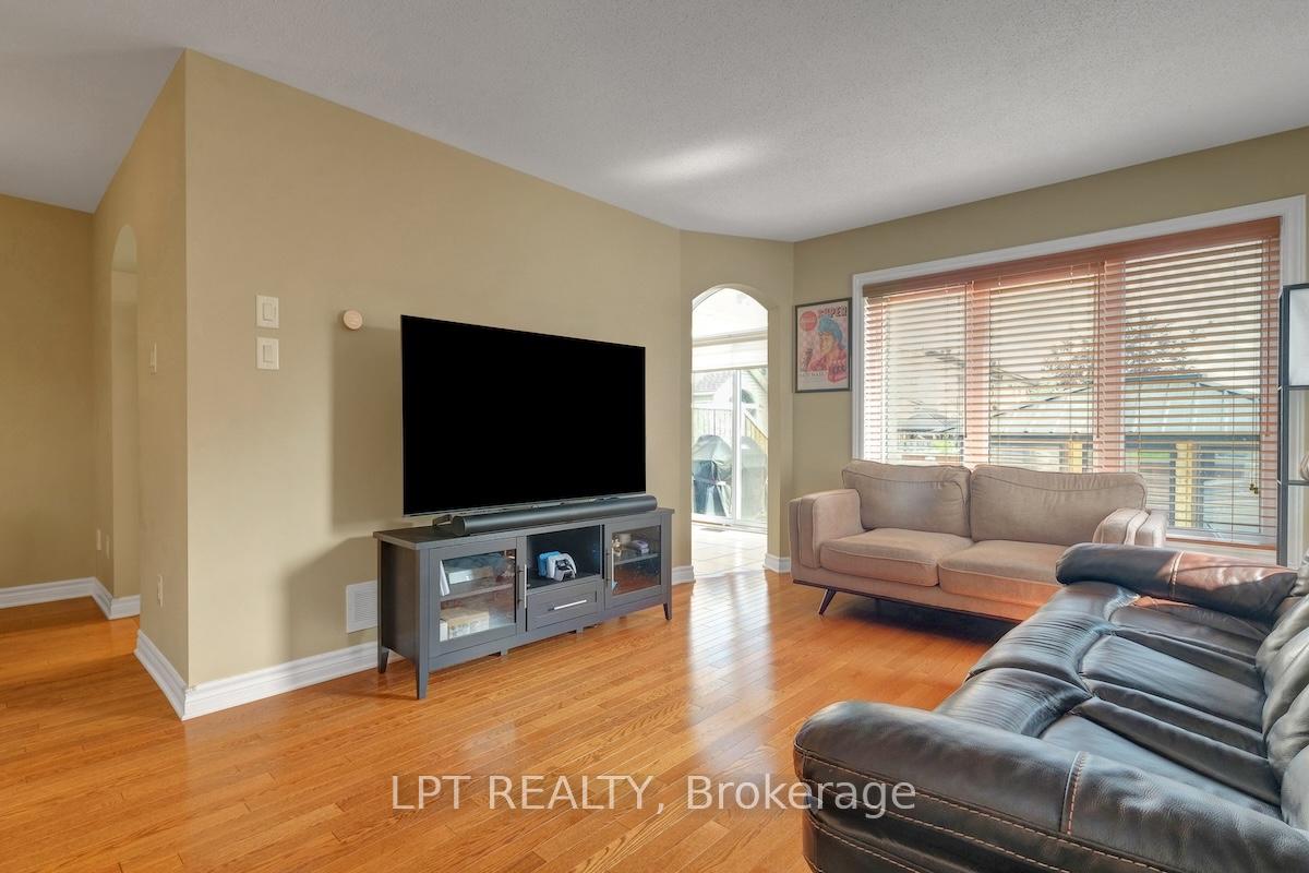 Photo 8 of 148 Waterfern Way, Ottawa, Avalon East — HOMEH