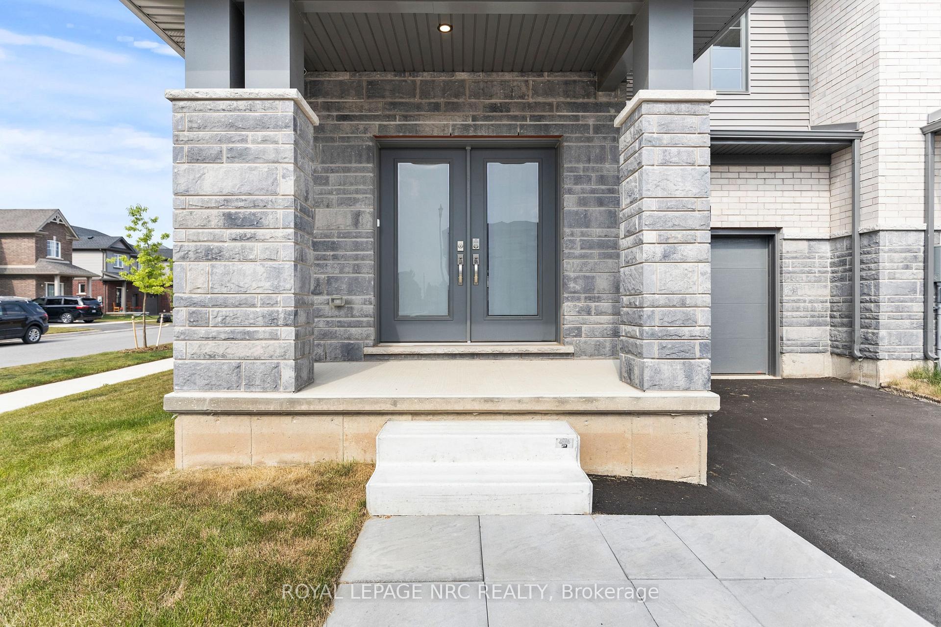 Photo 4 of 24 Samuel Avenue, Pelham, Fonthill — HOMEH