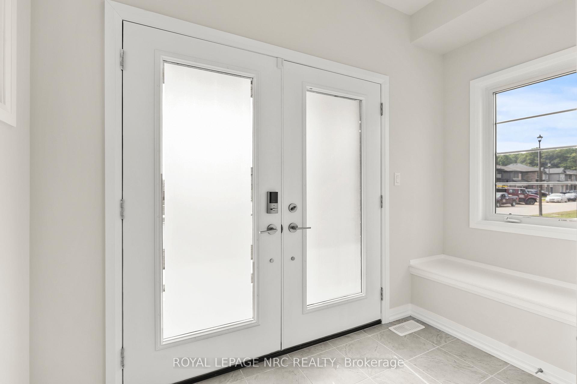 Photo 5 of 24 Samuel Avenue, Pelham, Fonthill — HOMEH