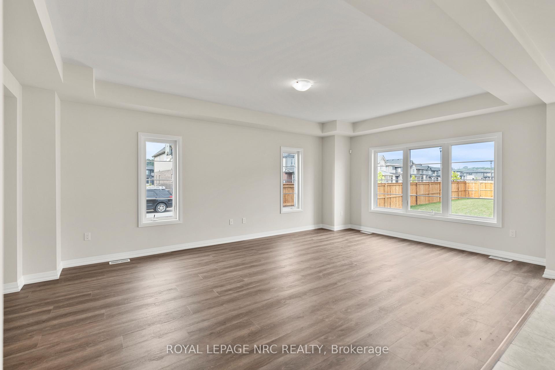 Photo 10 of 24 Samuel Avenue, Pelham, Fonthill — HOMEH