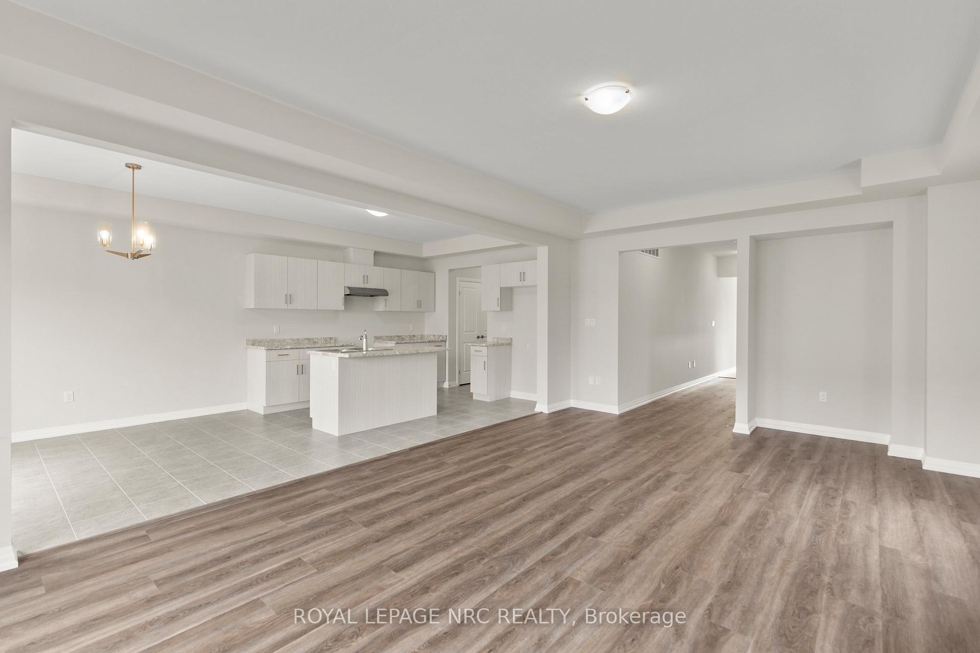 Photo 11 of 24 Samuel Avenue, Pelham, Fonthill — HOMEH