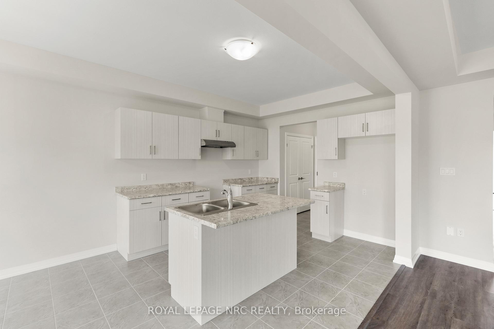 Photo 12 of 24 Samuel Avenue, Pelham, Fonthill — HOMEH