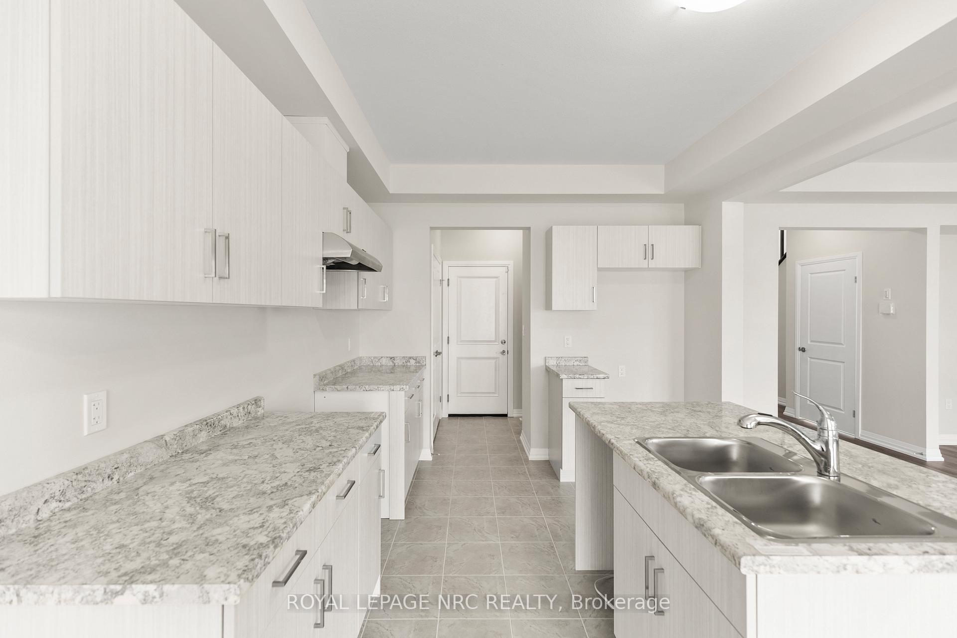 Photo 14 of 24 Samuel Avenue, Pelham, Fonthill — HOMEH