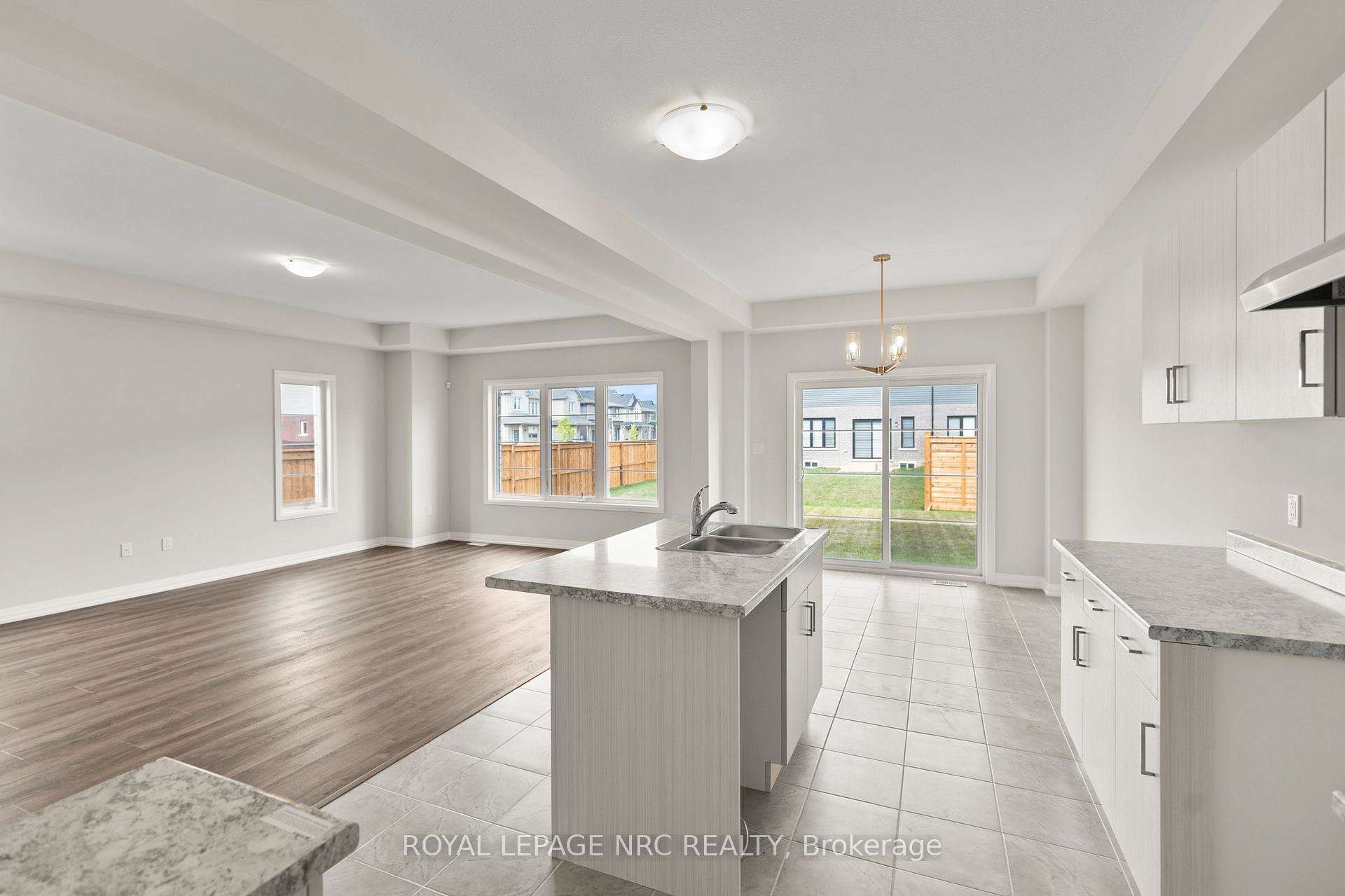 Photo 15 of 24 Samuel Avenue, Pelham, Fonthill — HOMEH
