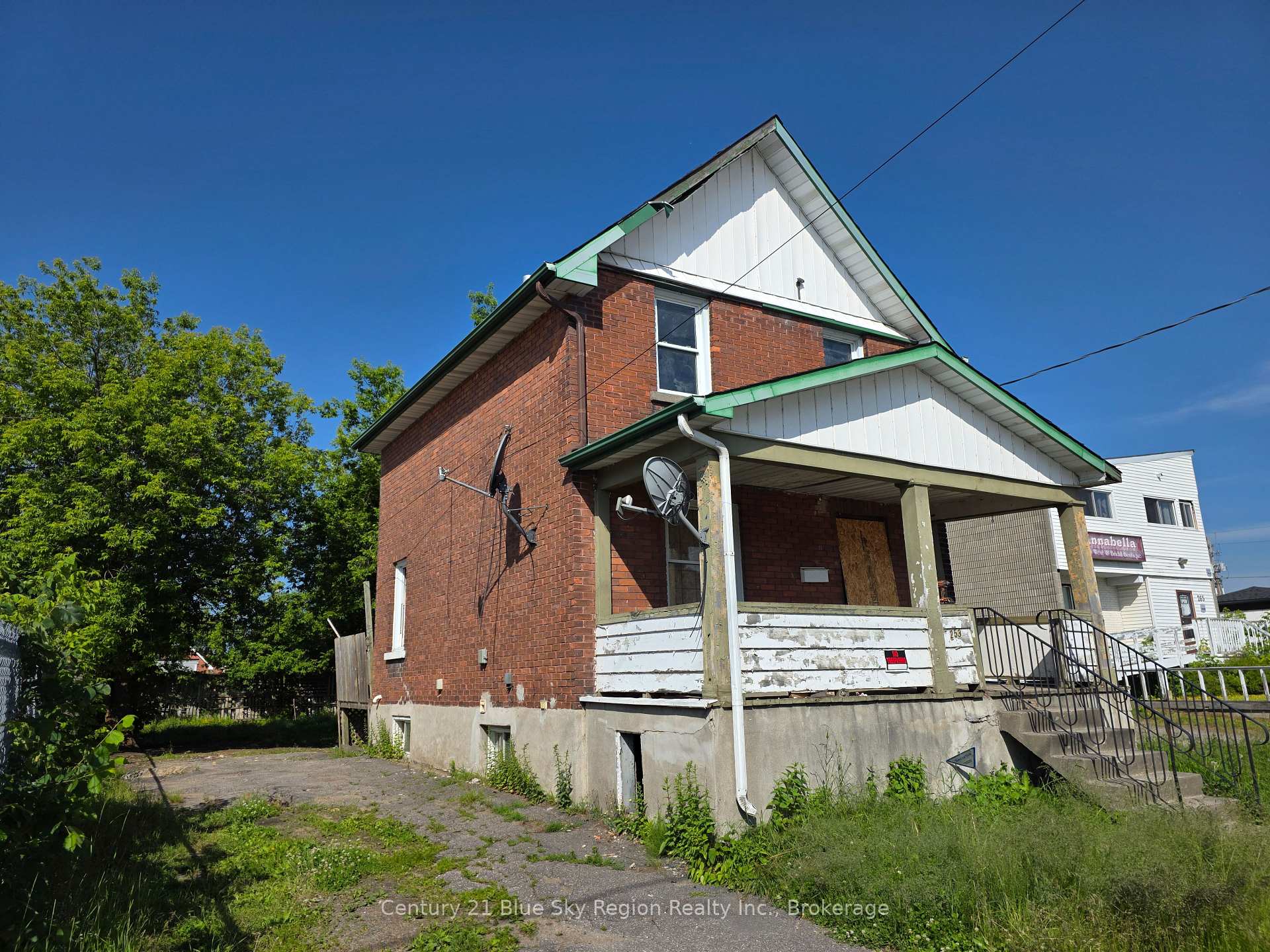 Front of 253 Second Avenue W