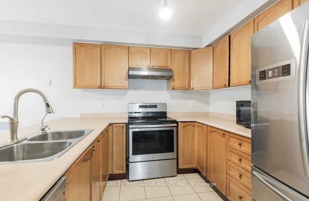 Photo 2 of 1640 Sarasota Crescent, Oshawa, Samac — HOMEH