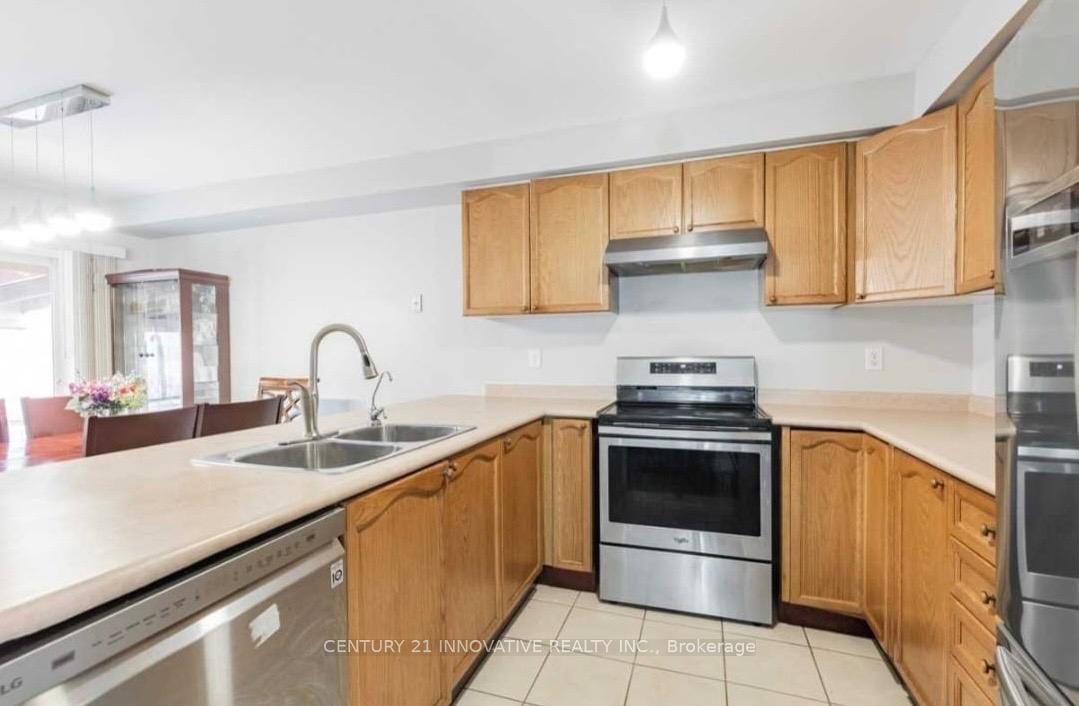 Photo 3 of 1640 Sarasota Crescent, Oshawa, Samac — HOMEH