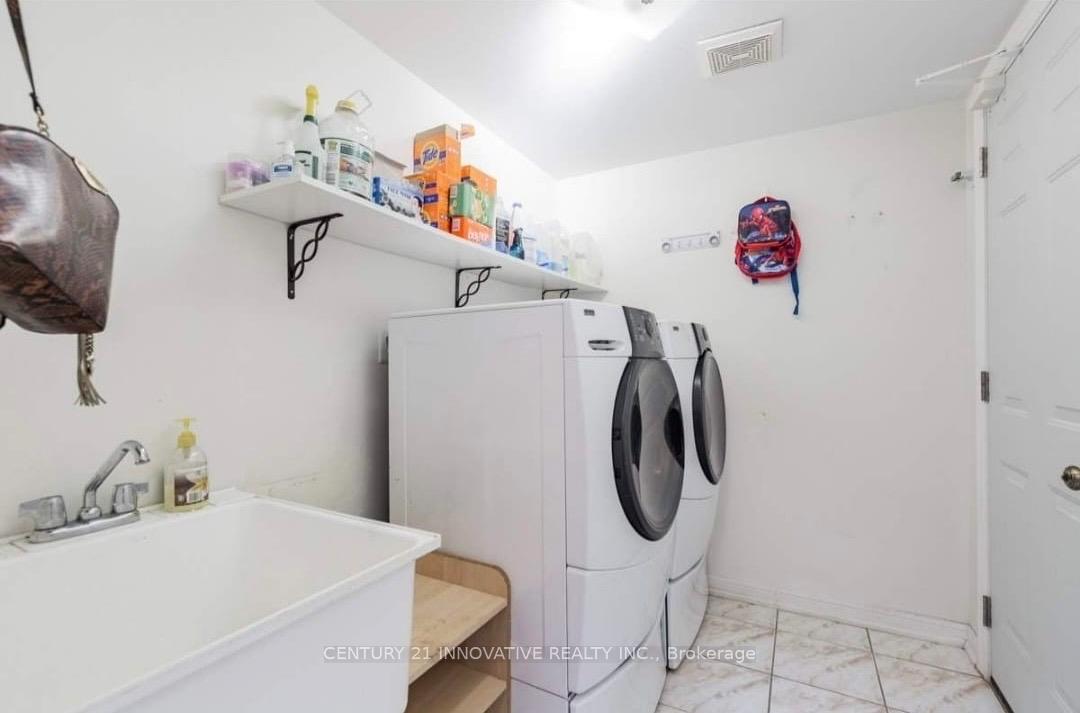 Photo 4 of 1640 Sarasota Crescent, Oshawa, Samac — HOMEH